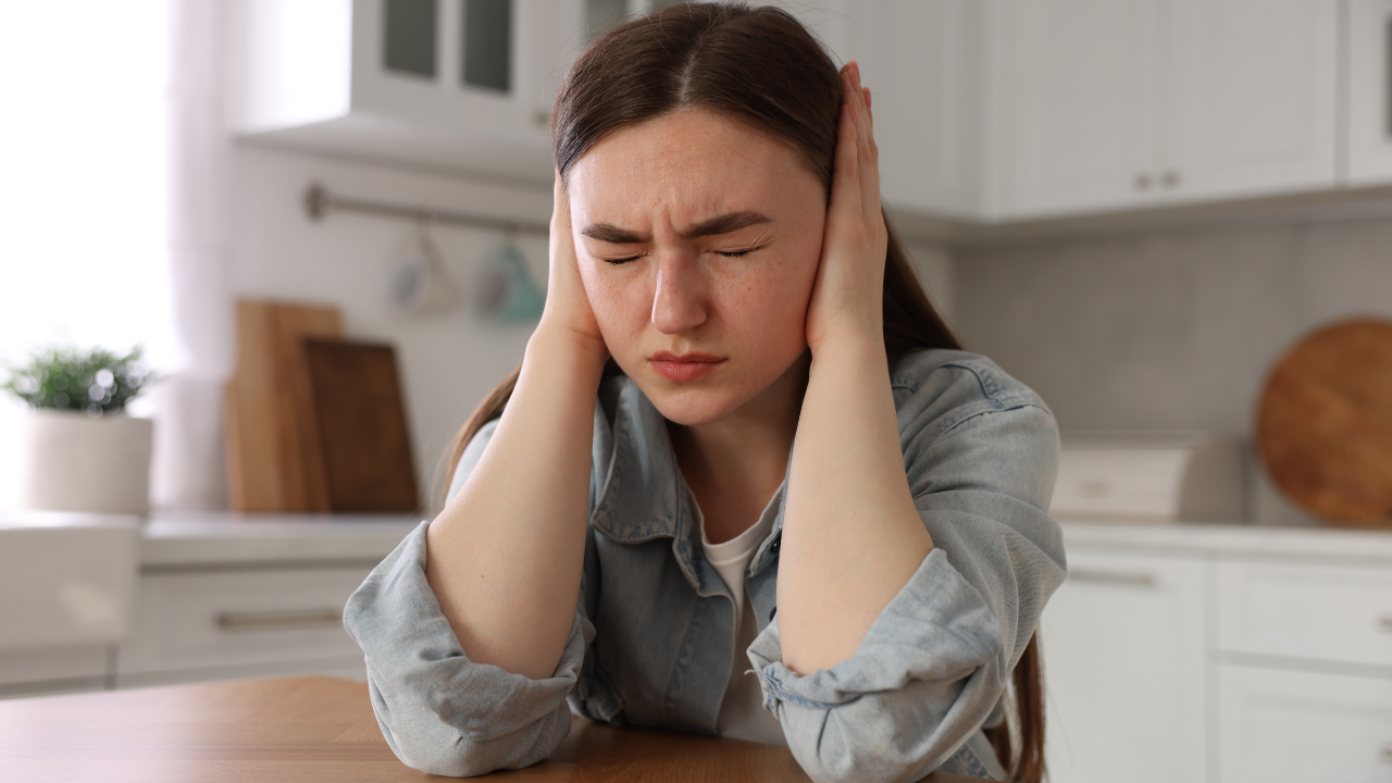 Tâm thần phân liệt thể Paranoid gây ảnh hưởng sâu sắc đến tâm lý, hành vi và khả năng hòa nhập xã hội