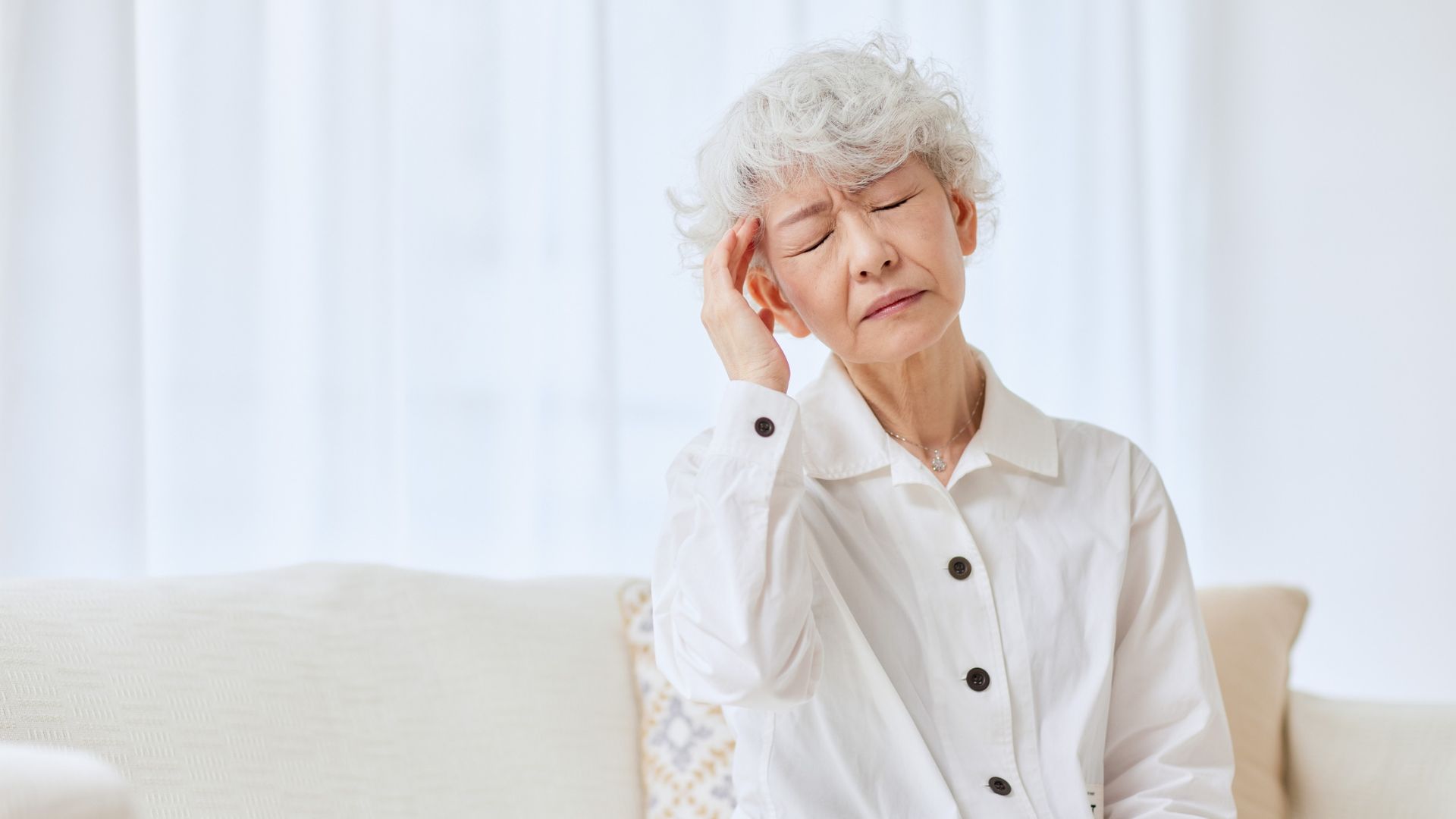 Cảm giác đau nhức đầu, chóng mặt hoặc choáng váng,... có thể là dấu hiệu khi huyết áp tăng cao