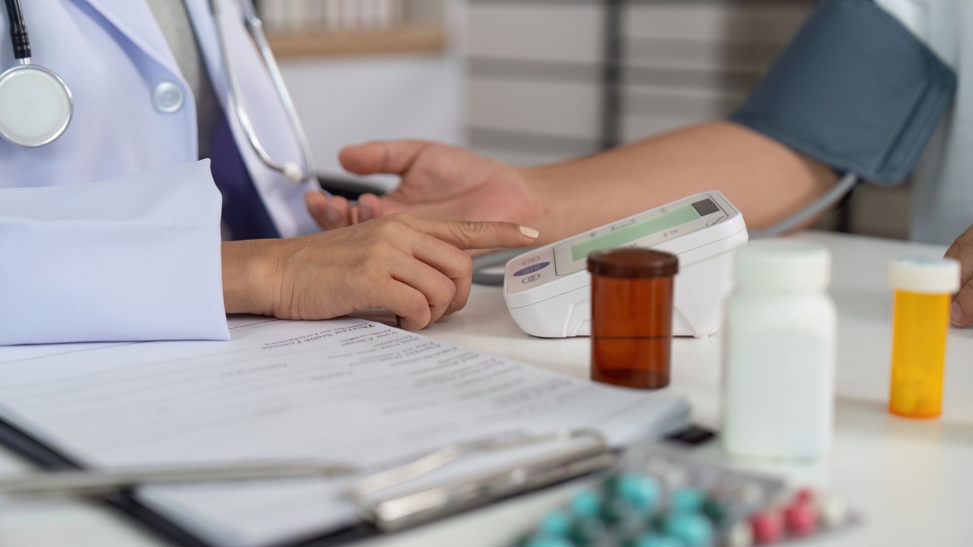 Bác sĩ sẽ kê thuốc hạ huyết áp phù hợp