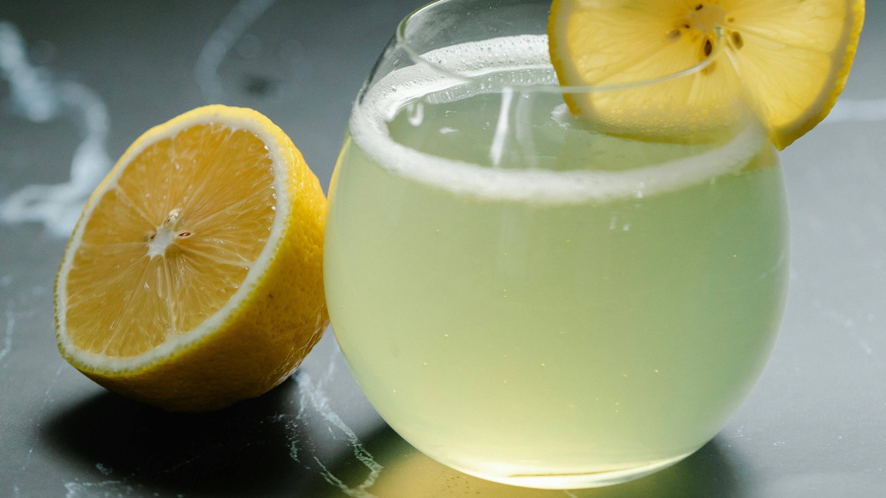 Tăng huyết áp uống nước chanh được không? Câu trả lời là có khi được sử dụng hợp lý