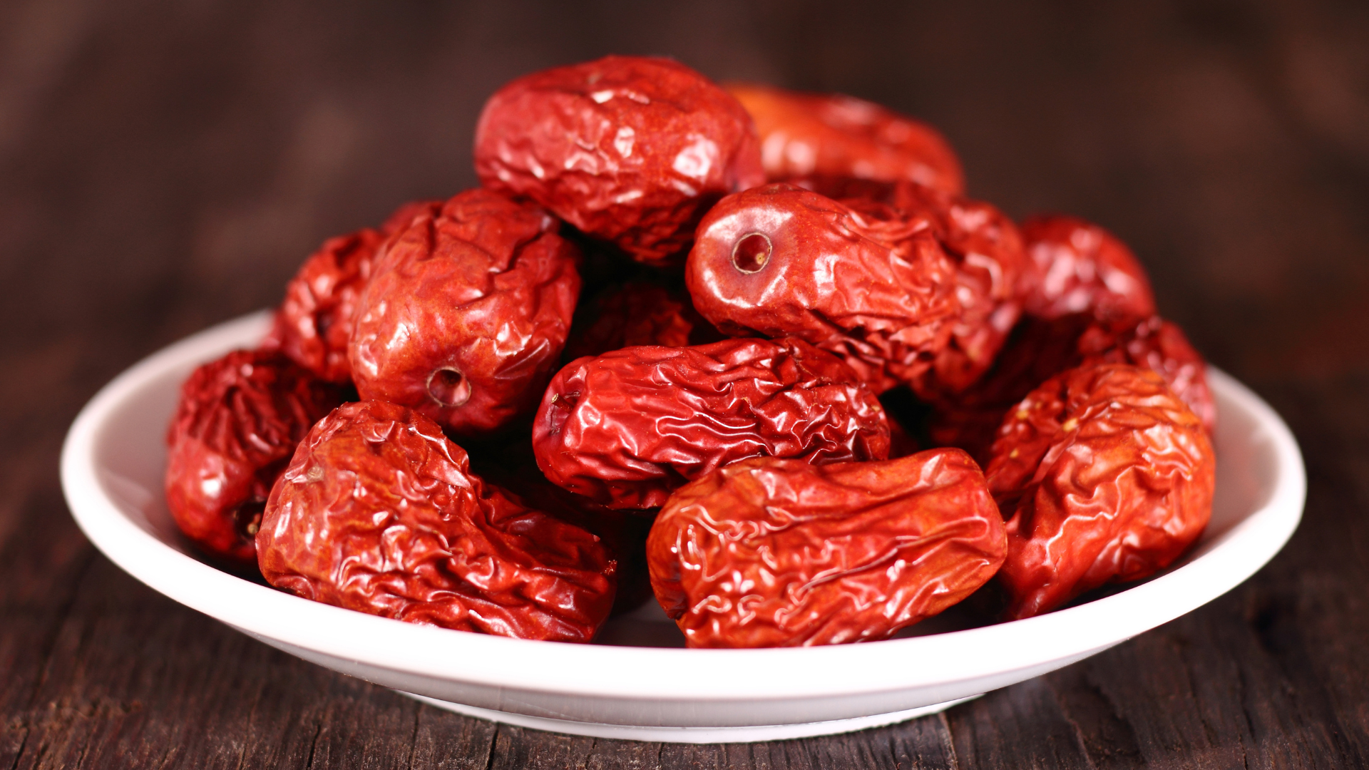 Mỗi ngày ăn táo tàu vừa đủ giúp hấp thu dưỡng chất, nên dùng khoảng 5 đến 7 quả