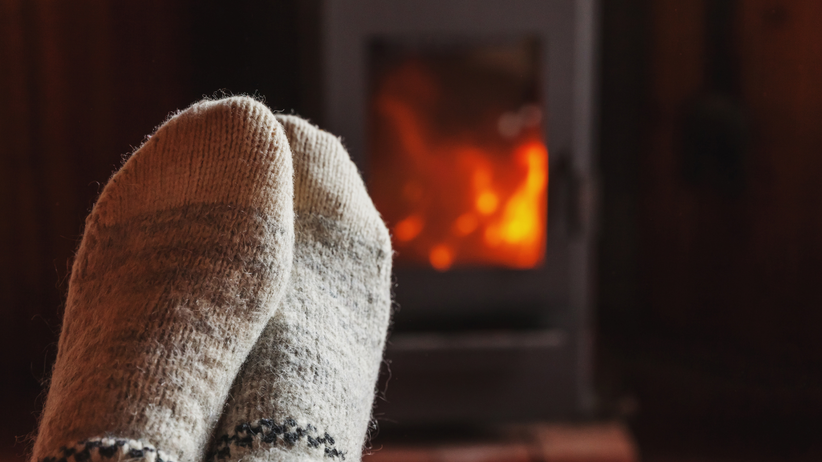 Không chà xát mạnh tay chân vì có thể gây làm rối loạn nhịp tim nạn nhân