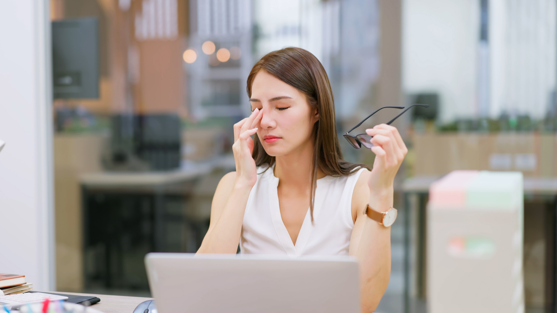 Nếu có bất kì dấu hiệu bất thường nào về mắt thì hãy sớm đi thăm khám bác sĩ để đảm bảo sức khoẻ