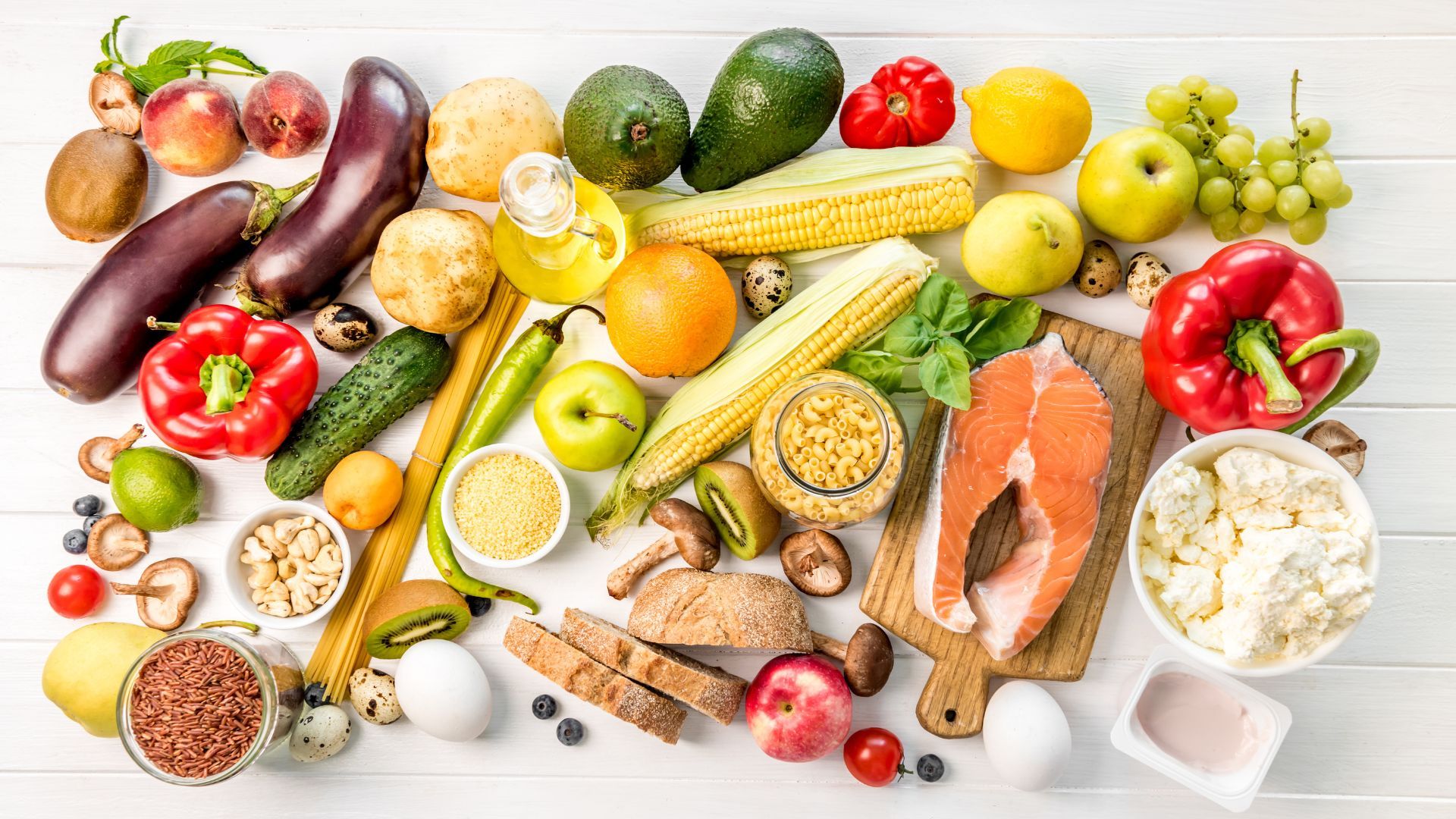 Xây dựng chế độ ăn giàu vi chất giúp cải thiện tình trạng tê bì chân tay do thiếu chất