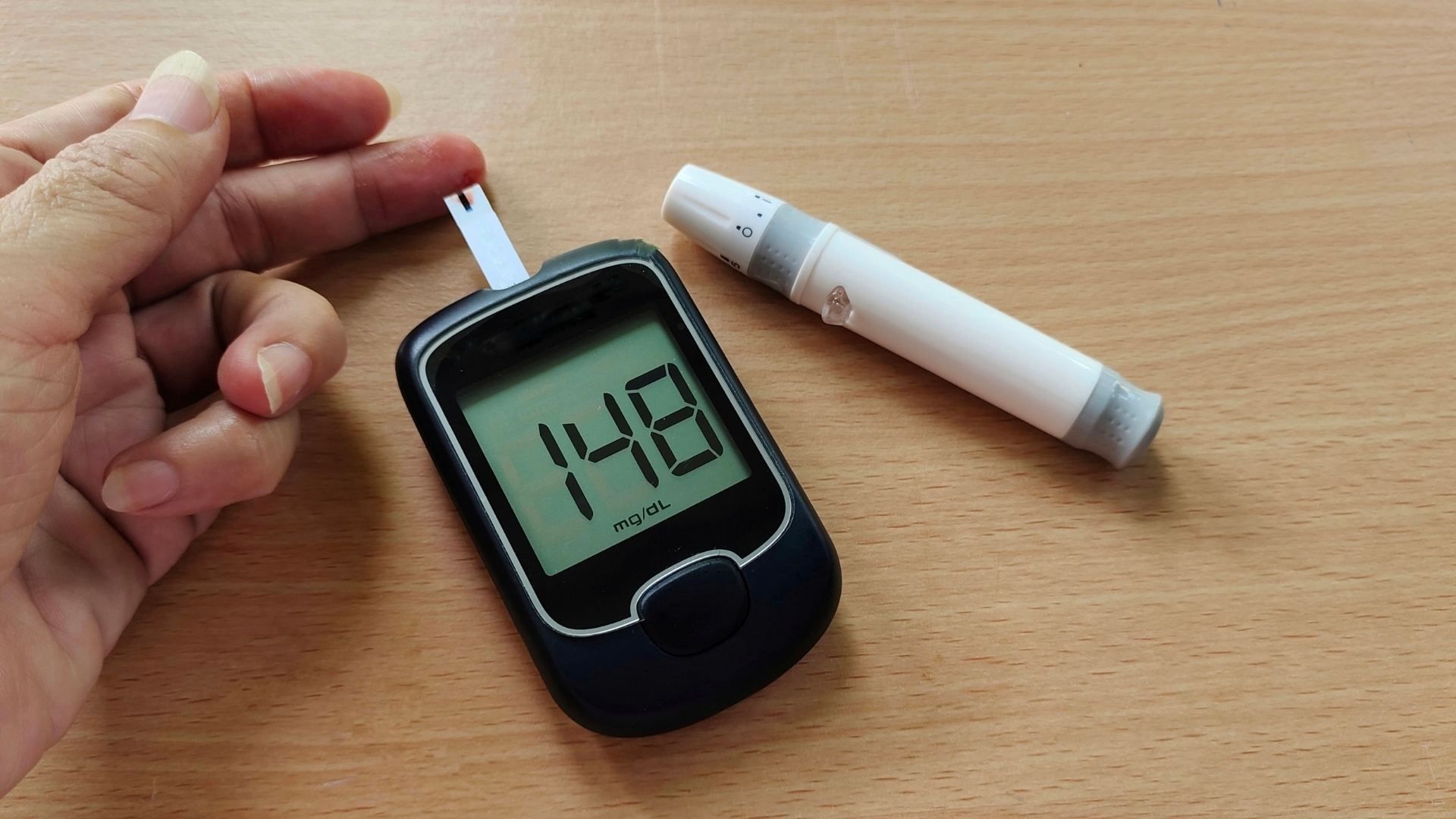 Kiểm soát đường huyết kém là nguyên nhân gây tê bì chân tay ở người tiểu đường