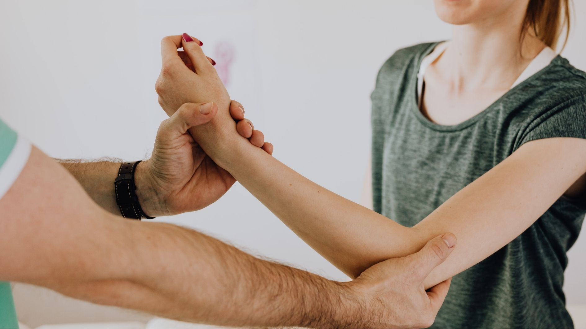 Các bài tập hỗ trợ là biện pháp đơn giản, hiệu quả giúp cải thiện tình trạng tê tay tại nhà