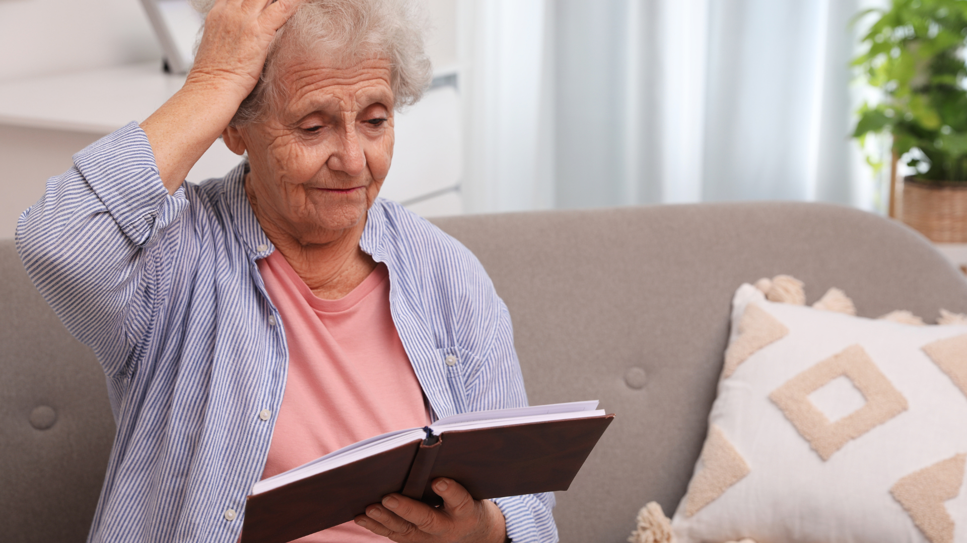 Dấu hiệu teo não tuổi già thường tiến triển chậm và âm thầm