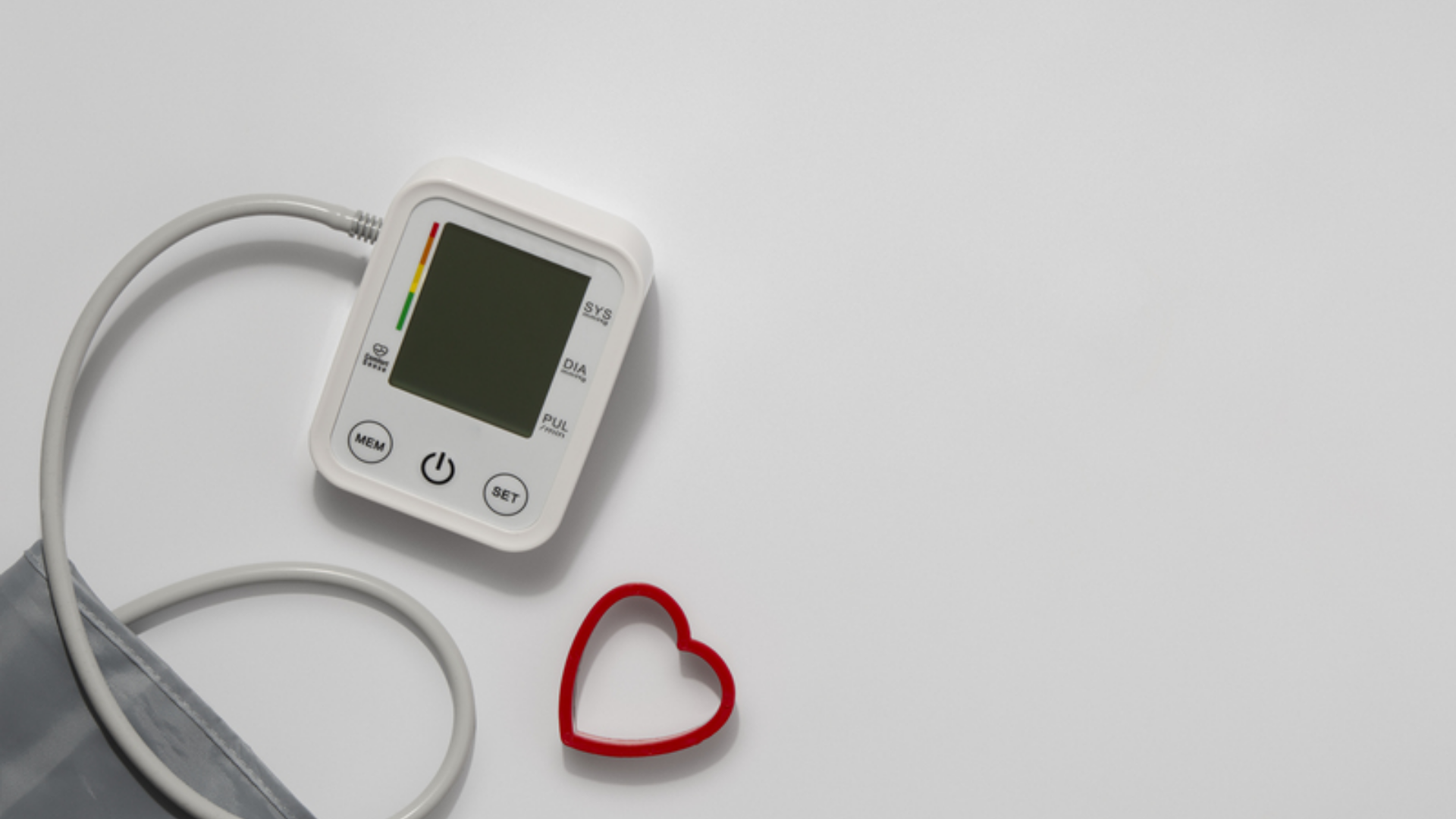 Mẹ bầu tuần 41 bị huyết áp cao nên được đánh giá kỹ để quyết định can thiệp y tế