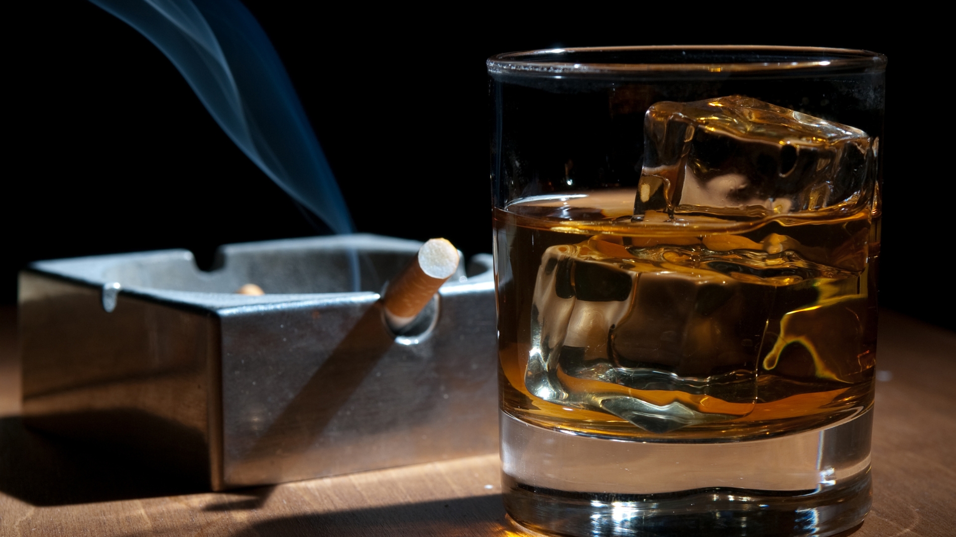 Mẹ bầu cần tránh rượu, bia, thuốc lá và các chất kích thích để tránh ảnh hưởng xấu đến thai nhi