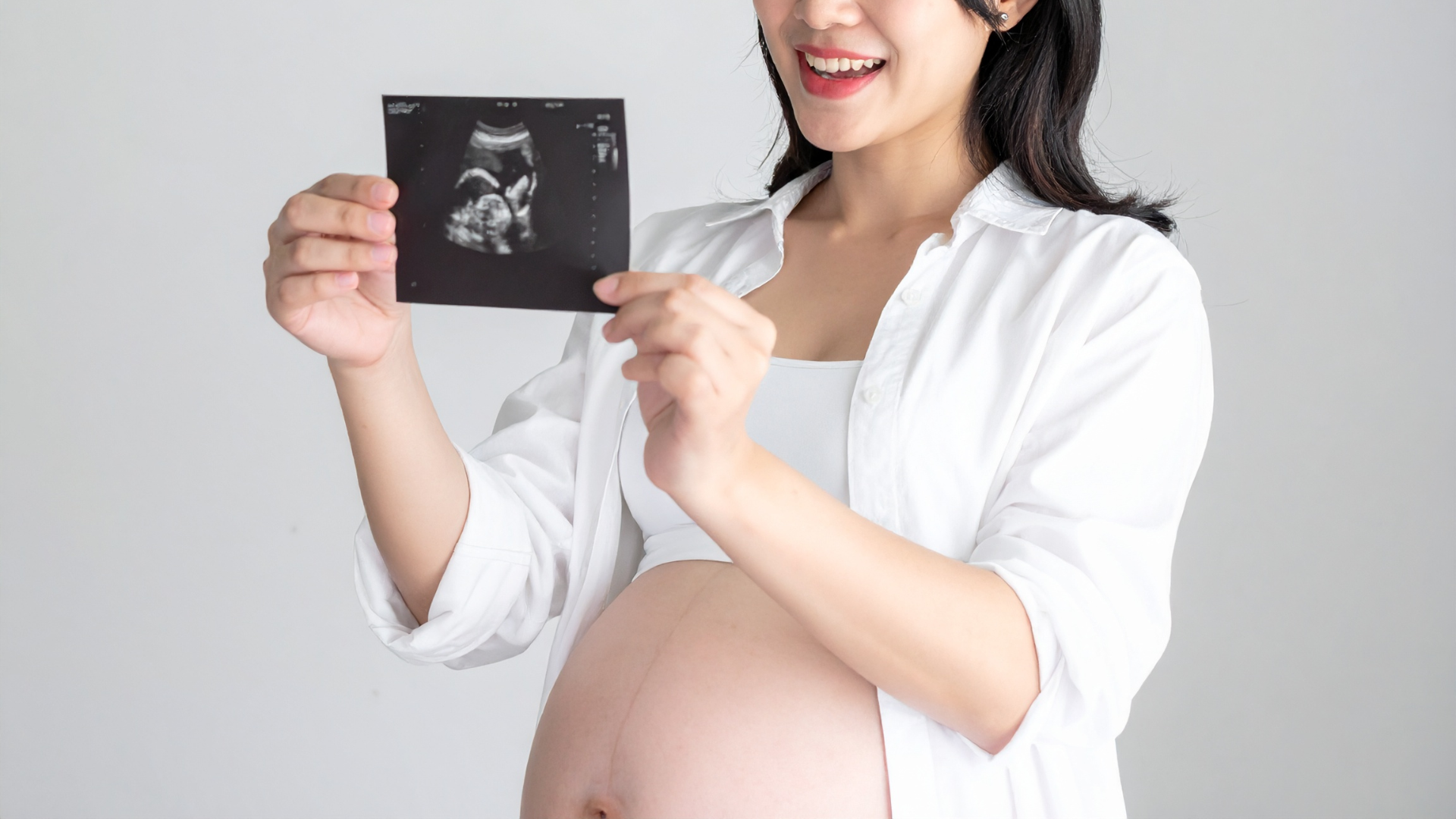 Khám thai thường xuyên giúp bác sĩ đánh giá sức khỏe của thai nhi và đưa ra lời khuyên phù hợp về mức độ vận động