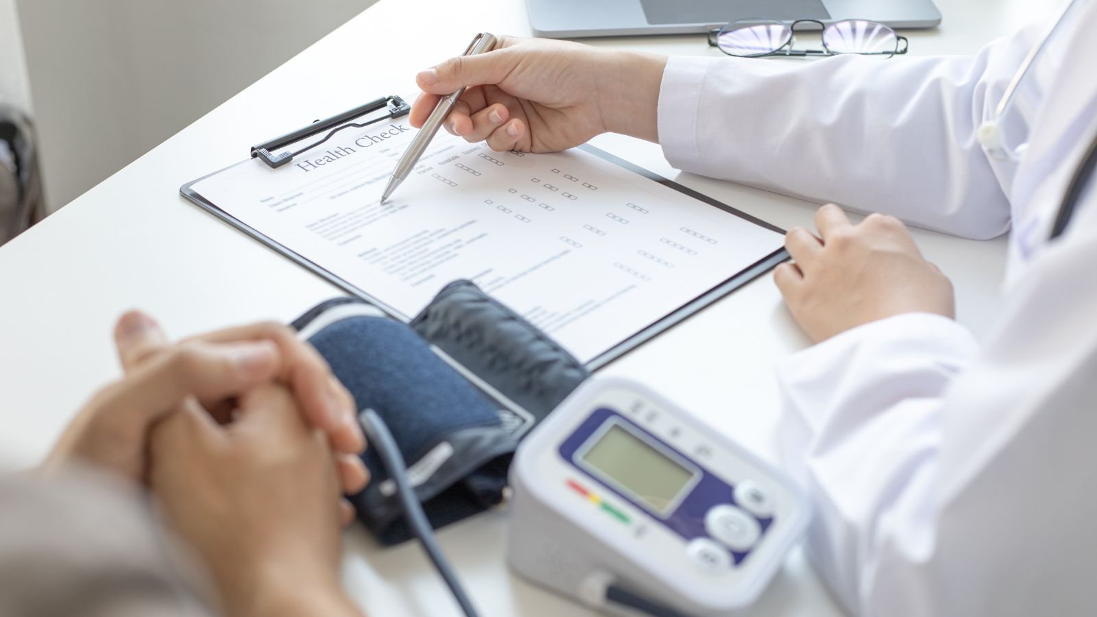 Việc khám tiền sản giúp bác sĩ đánh giá các nguy cơ tiềm ẩn và đưa ra hướng theo dõi phù hợp