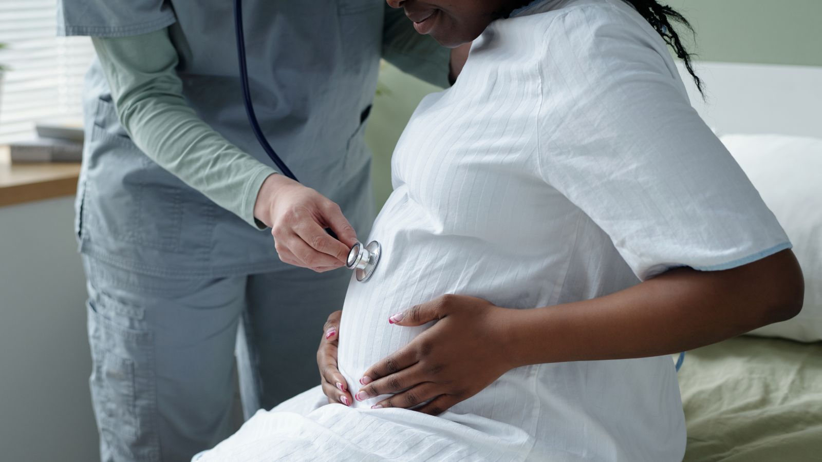 Thực hiện đúng lịch khám, siêu âm, xét nghiệm và theo dõi tim thai theo chỉ định