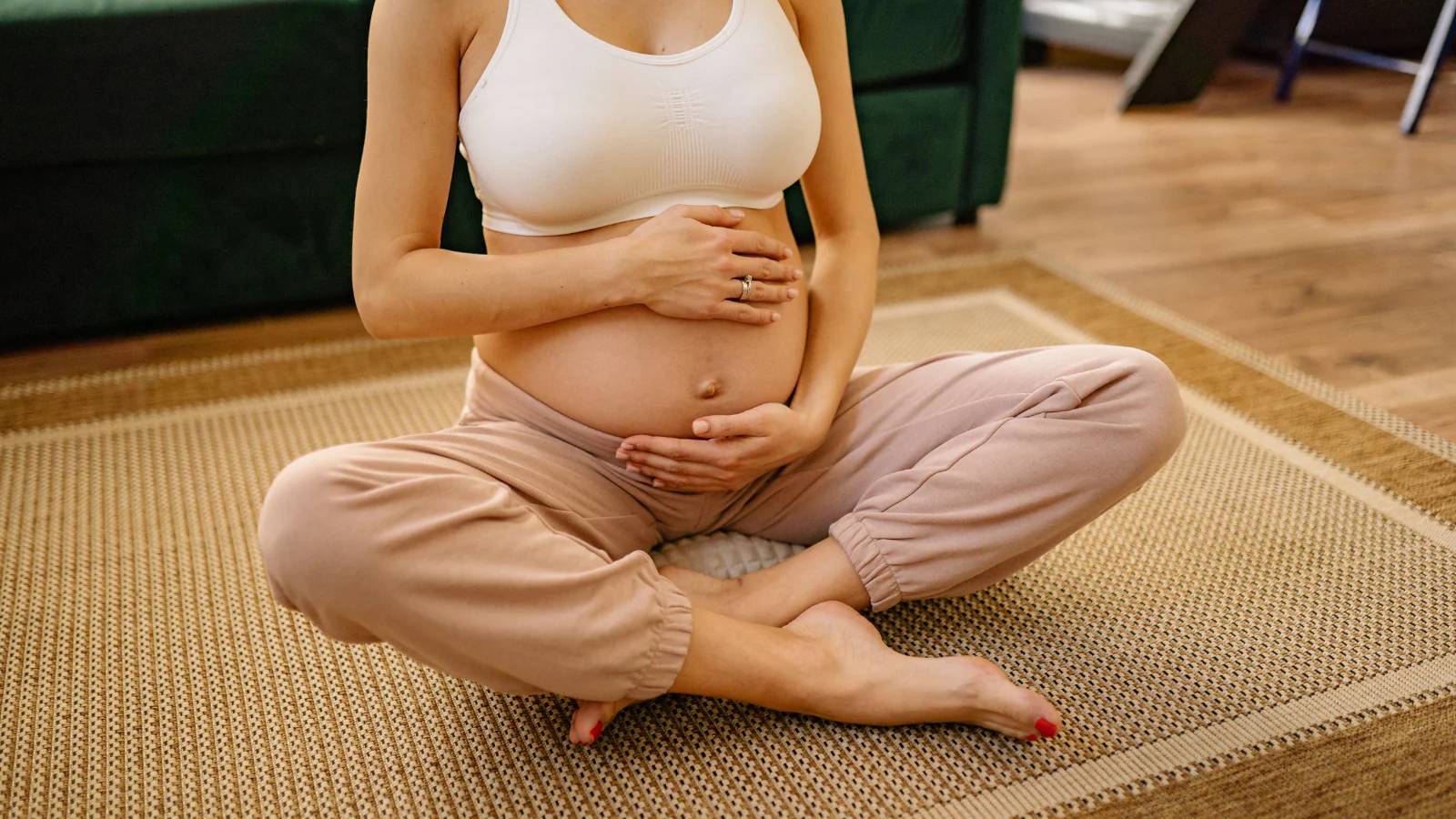 "Thai nhi không đạp 1 ngày có sao không? là nỗi lo lắng thường gặp của mẹ bầu
