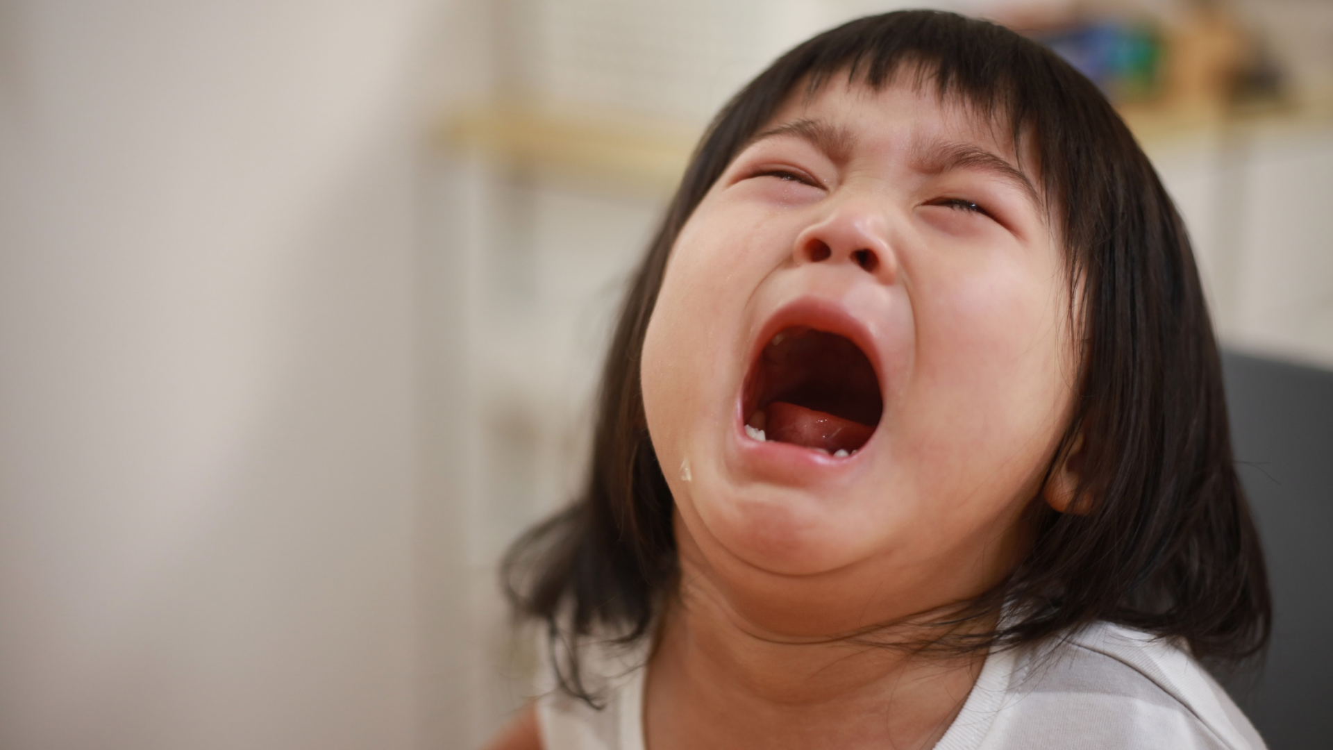 Ở trẻ nhỏ do hệ thống kiểm soát nhiệt độ chưa hoàn thiện nên thân nhiệt dễ tăng sau khi vận động hoặc khóc nhiều mà không có bệnh lý