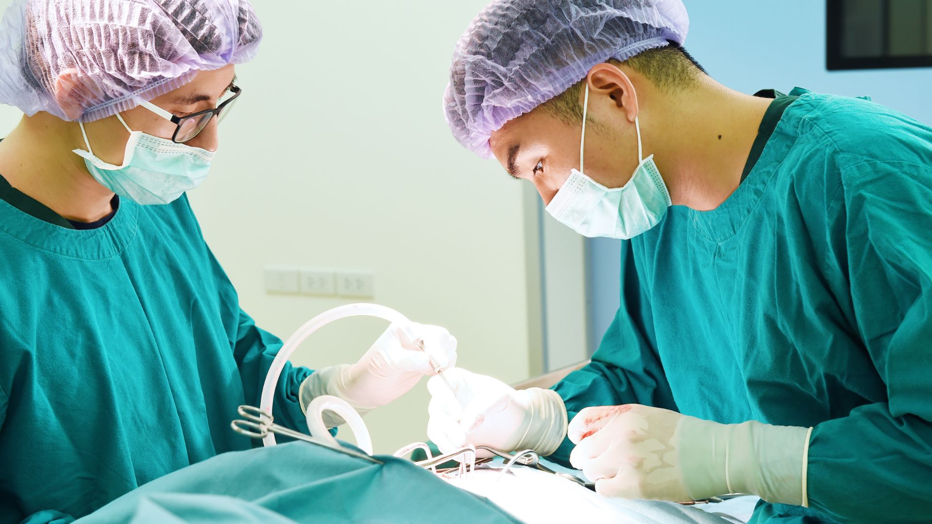 Thận ứ nước kèm theo biến chứng thường có chỉ định can thiệp y tế