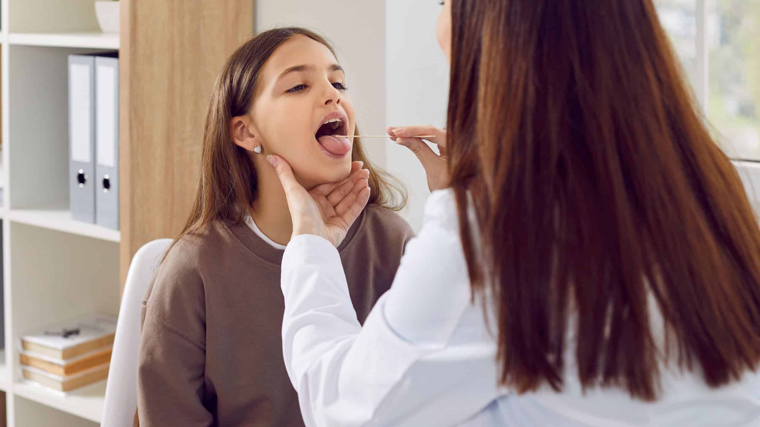 Người bệnh nên đi khám khi có biểu hiện khàn giọng kéo dài trên 2 - 3 tuần