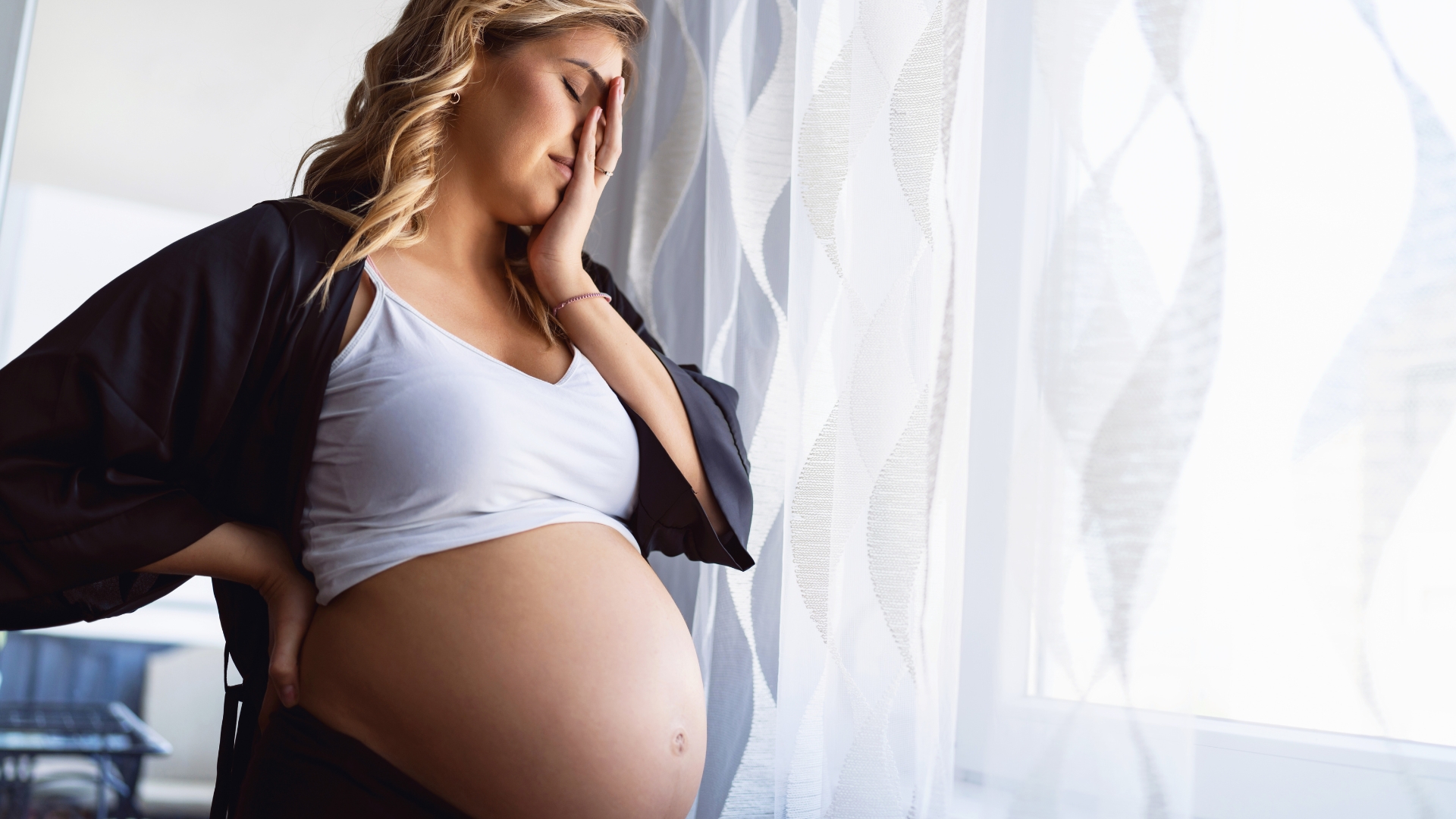 Sự biến động của hormone trong thai kỳ dẫn đến hoàng loạt biểu hiện ở người mẹ như buồn nôn, thay đổi tâm trạng thất thường, mệt mỏi