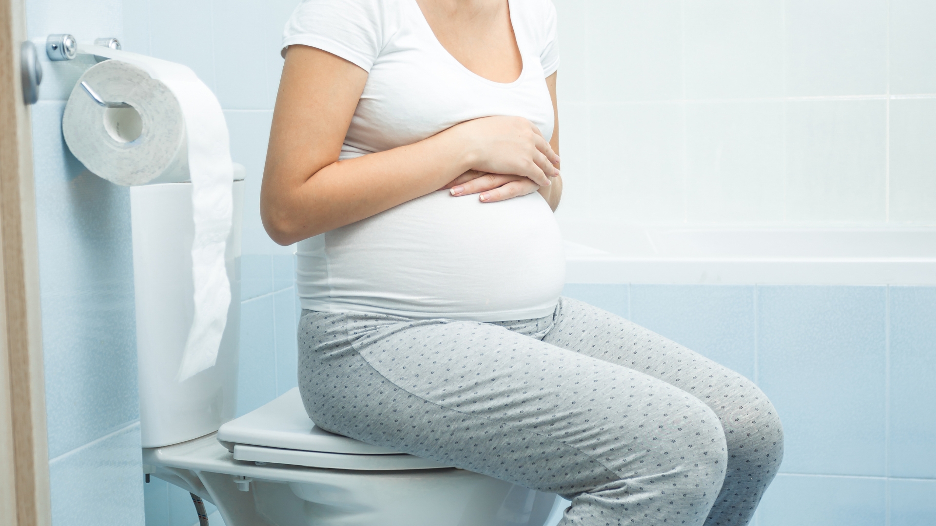 Bàng quang bị chèn ép và lượng máu qua thận nhiều hơn có thể khiến mẹ bầu đi tiểu nhiều hơn