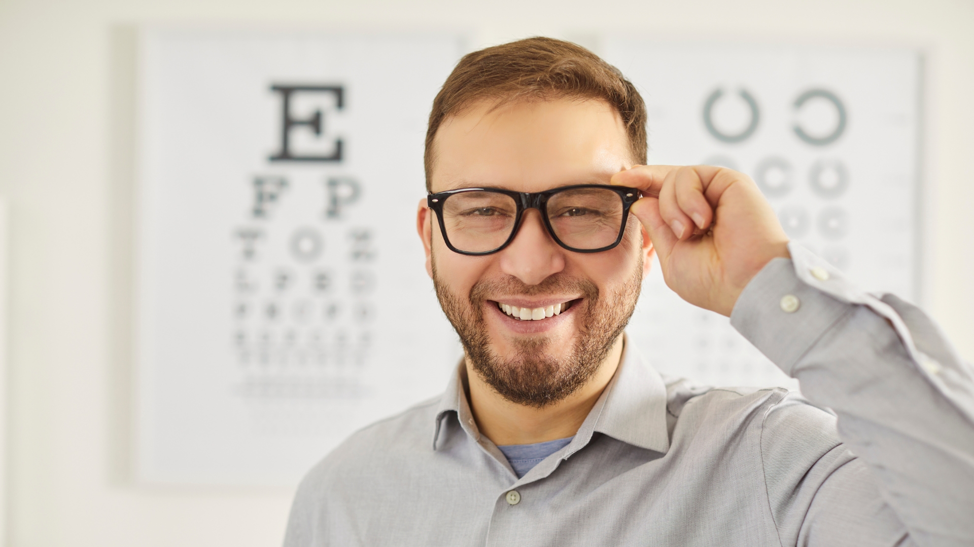 Sử dụng kính để cải thiện thị lực còn lại nếu tổn thương thể mi không hồi phục