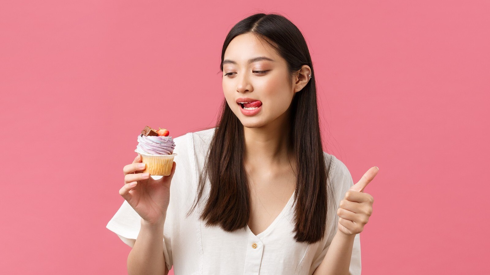 Nhu cầu năng lượng tăng khiến nhiều mẹ bầu thèm ăn từ khi mới mang thai