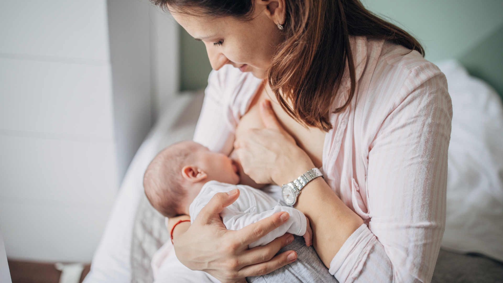 Canxi trong sữa mẹ được ưu tiên cho em bé, ngay cả khi mẹ thiếu canxi