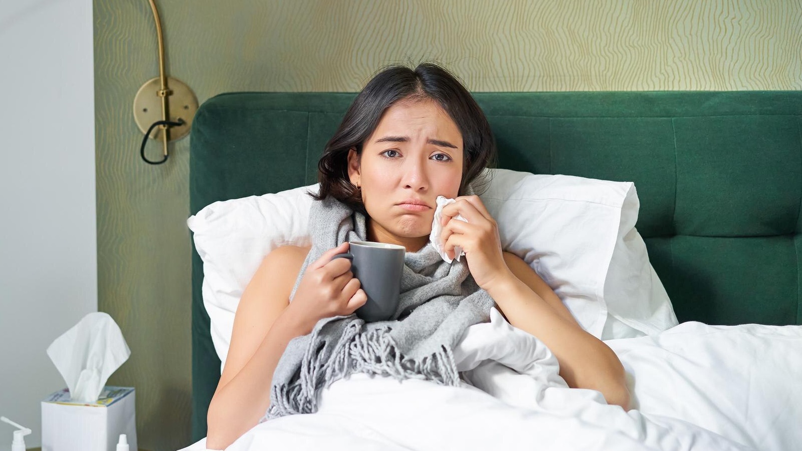 Nguyên nhân gây thiếu máu hồng cầu nhỏ nhược sắc thường liên quan đến thiếu sắt hoặc bệnh lý di truyền như thalassemia