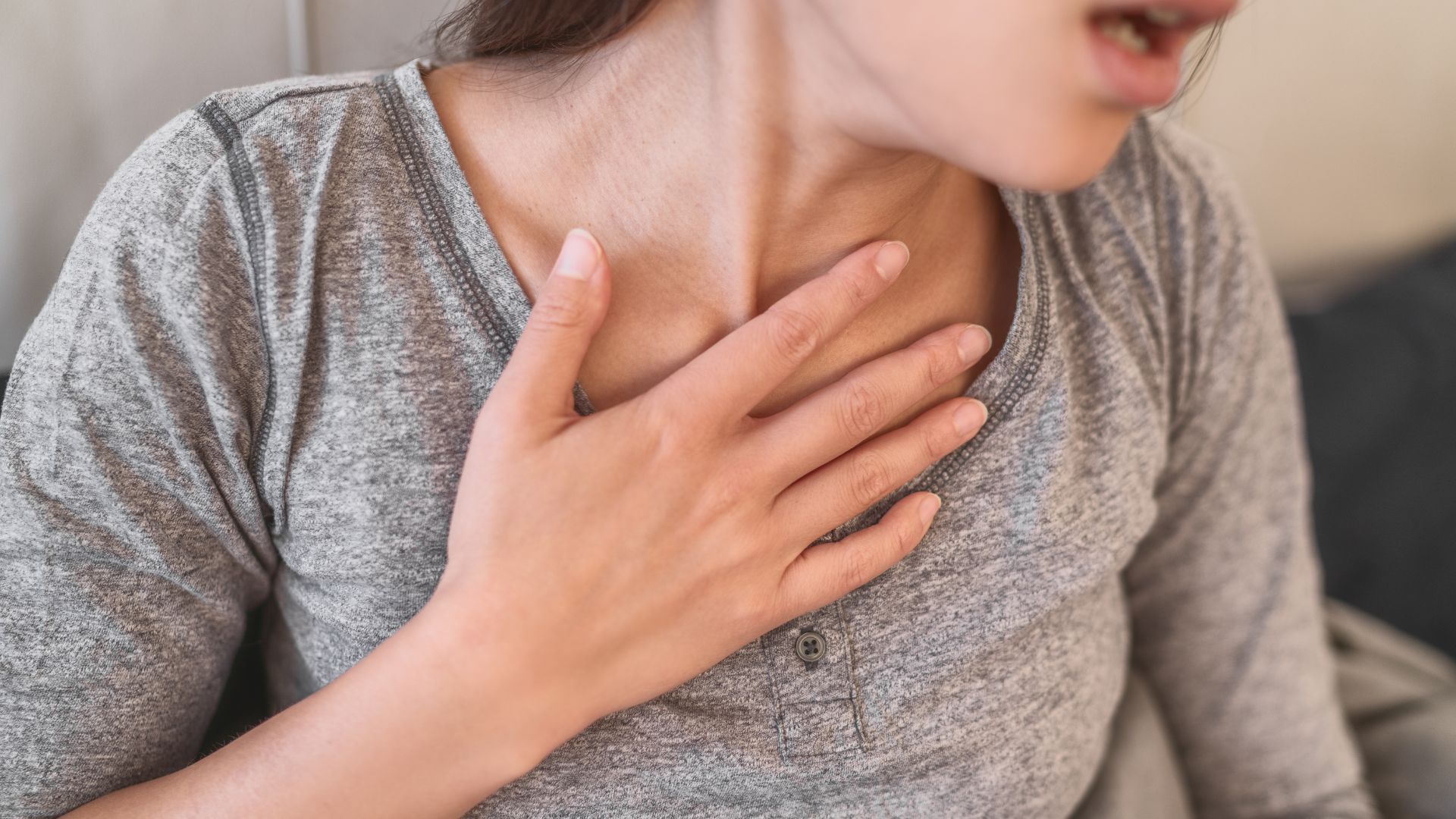 Khó thở là một triệu chứng của bệnh thiếu máu huyết tán