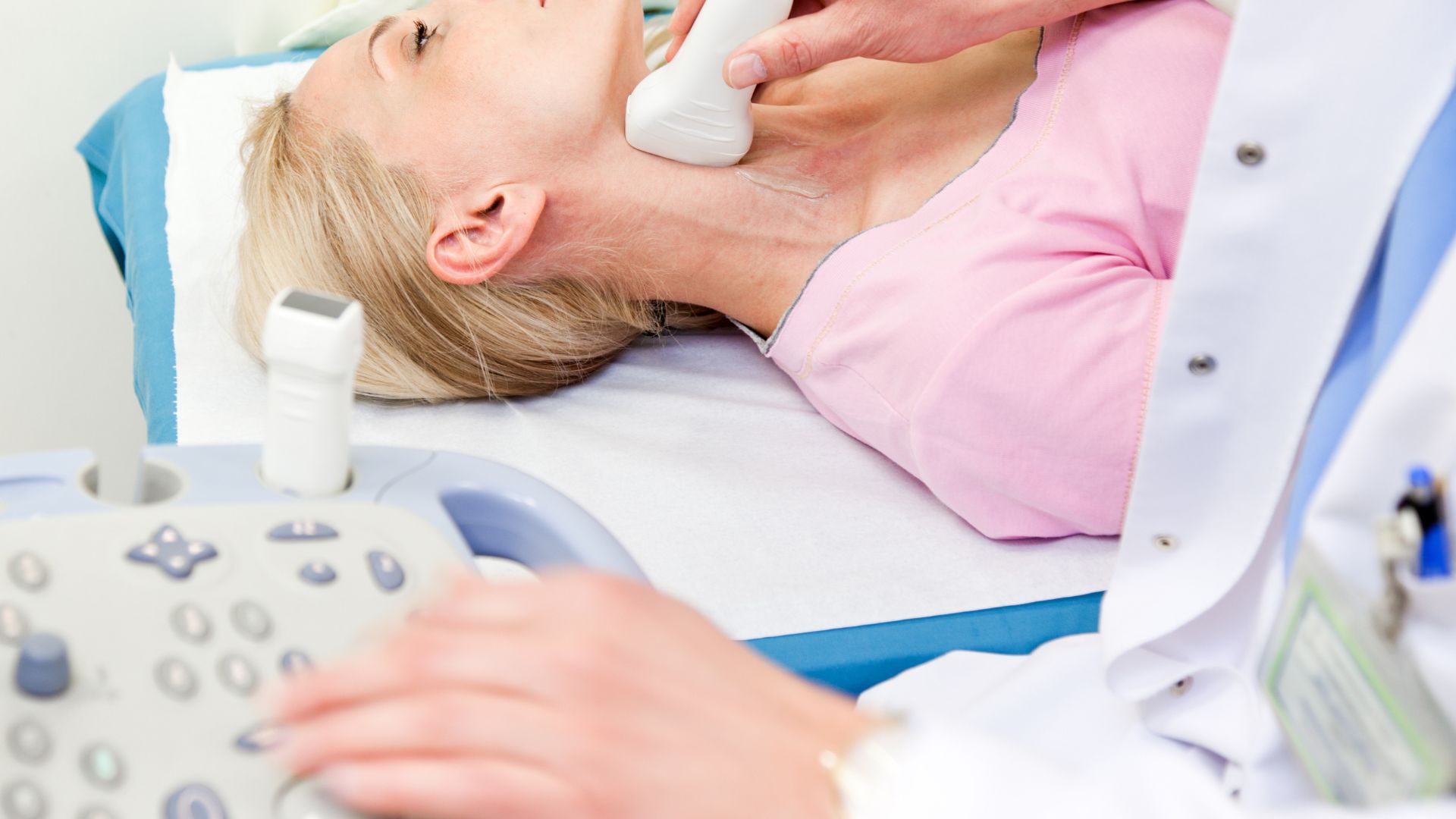 Siêu âm Doppler mạch cảnh sẽ giúp phát hiện tình trạng hẹp hoặc tắc mạch máu