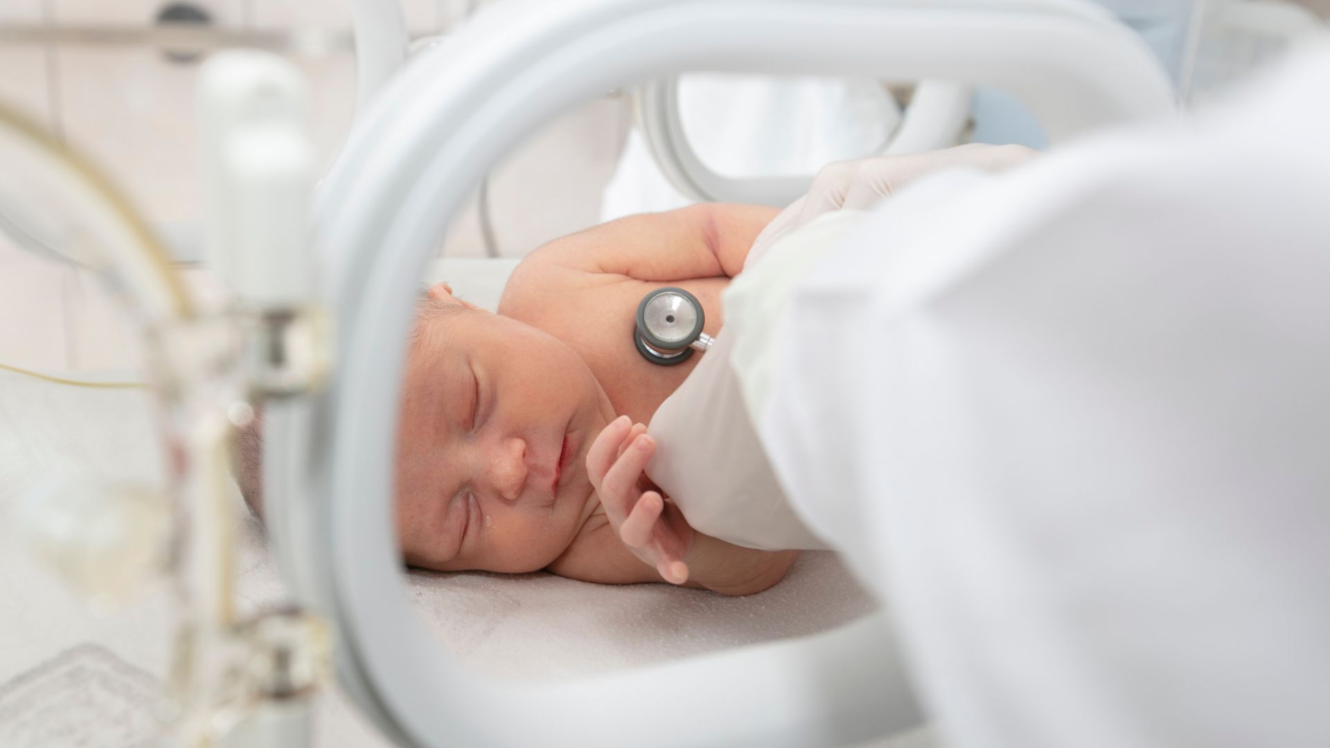 Việc điều trị thiếu oxy não trẻ sơ sinh đòi hỏi sự phối hợp chặt chẽ giữa các bác sĩ chuyên khoa