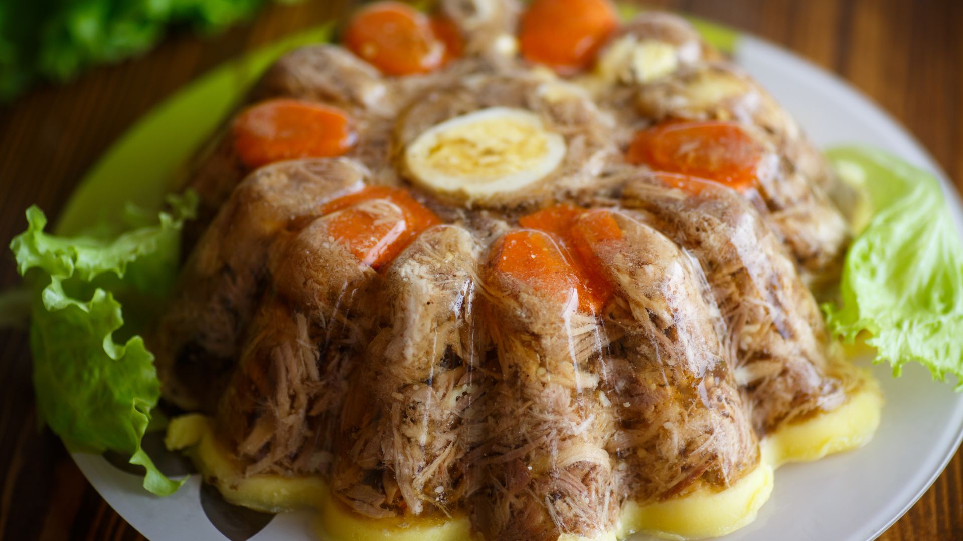 Thịt đông bao nhiêu calo phụ thuộc vào tỷ lệ thịt, mỡ và lượng nước dùng trong món ăn