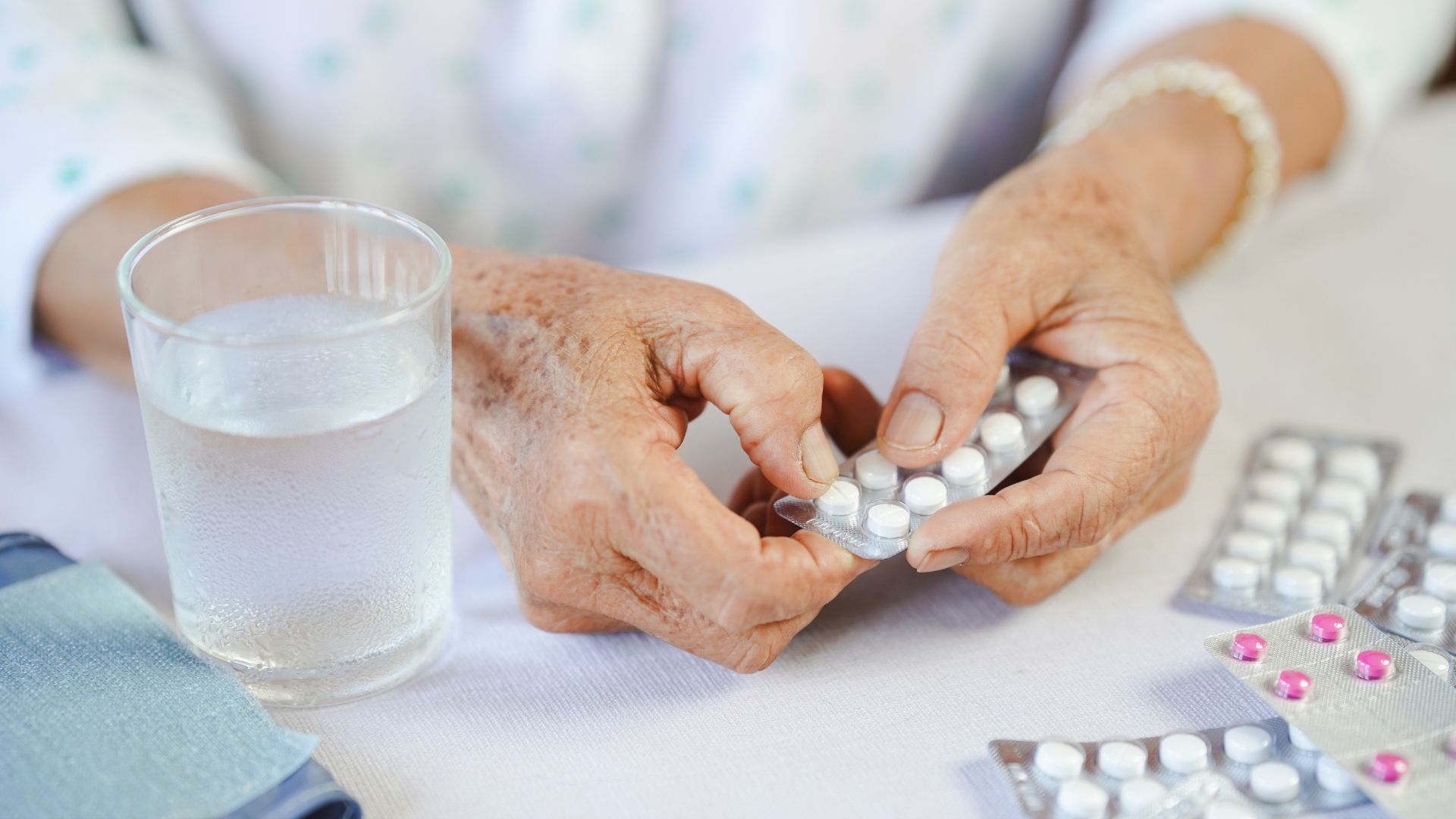 Thuốc giảm đau như paracetamol thường được ưu tiên đầu tiên