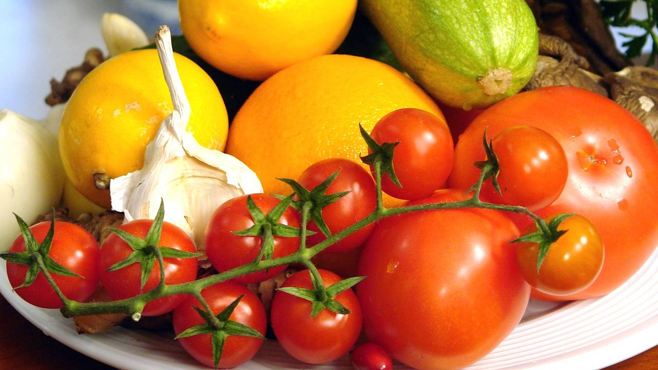 Người bệnh nên ưu tiên hoa quả tươi giúp cơ thể hồi phục nhanh chóng