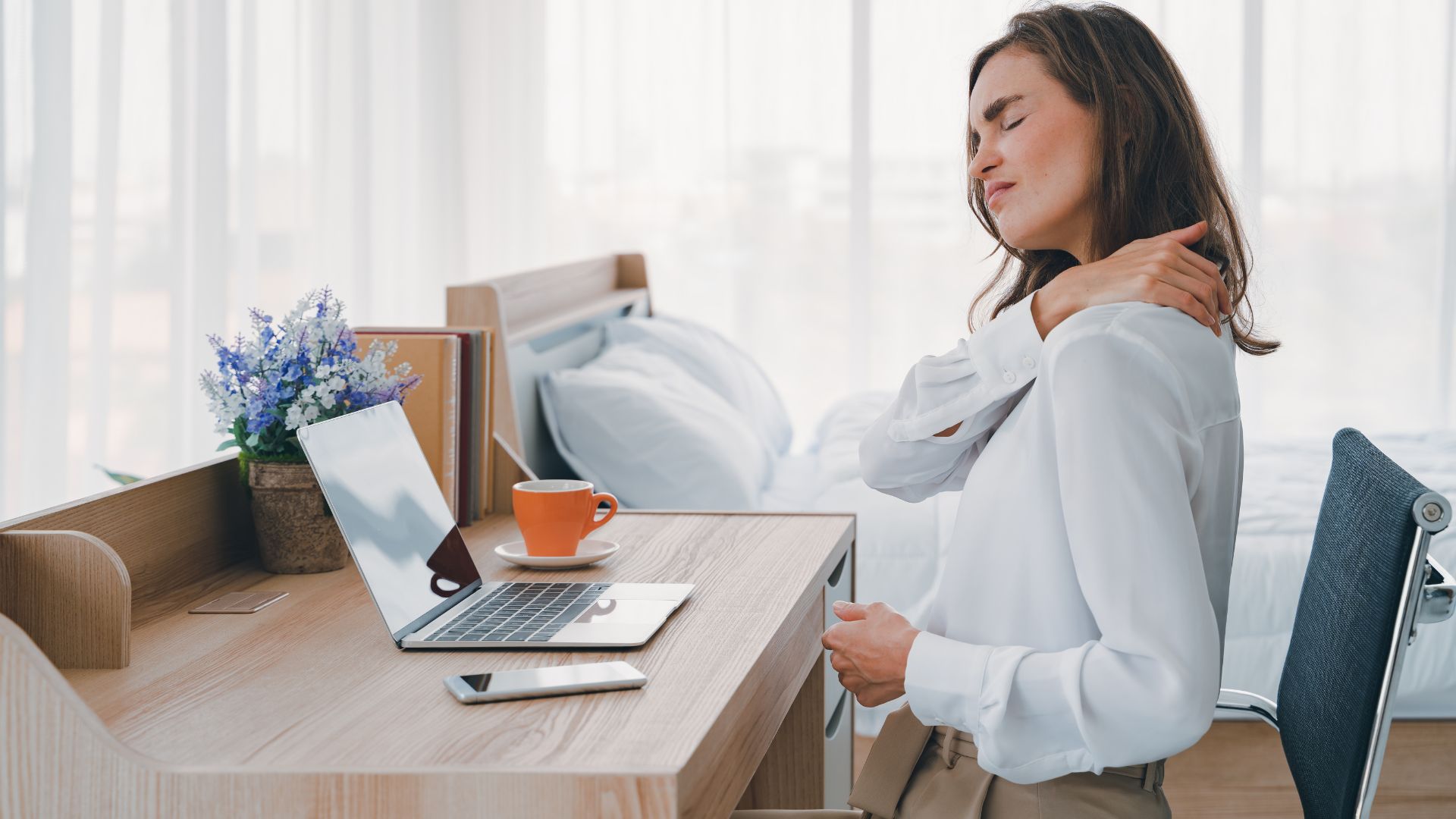 Duy trì tư thế đúng khi làm việc giúp hạn chế nguy cơ mắc bệnh