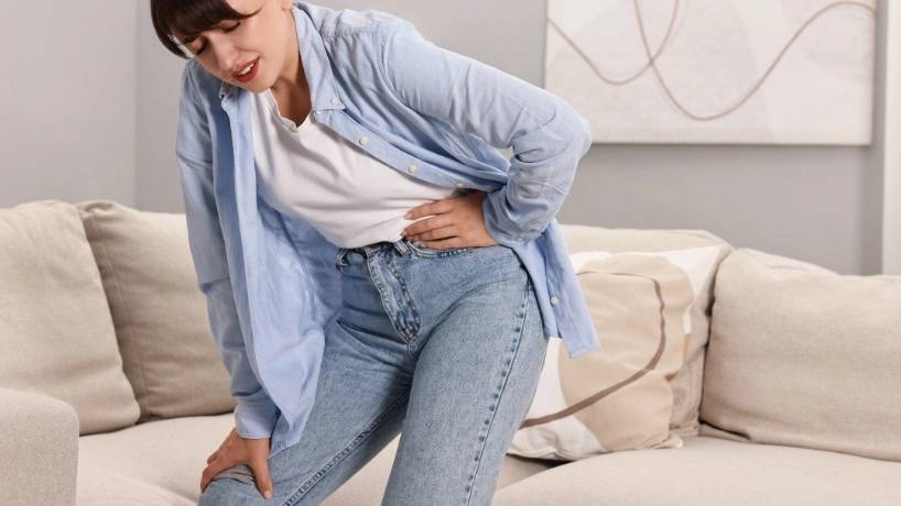 Hội chứng chùm đuôi ngựa gây đau dữ dội vùng hông, tê vùng sinh dục, mất kiểm soát tiểu tiện