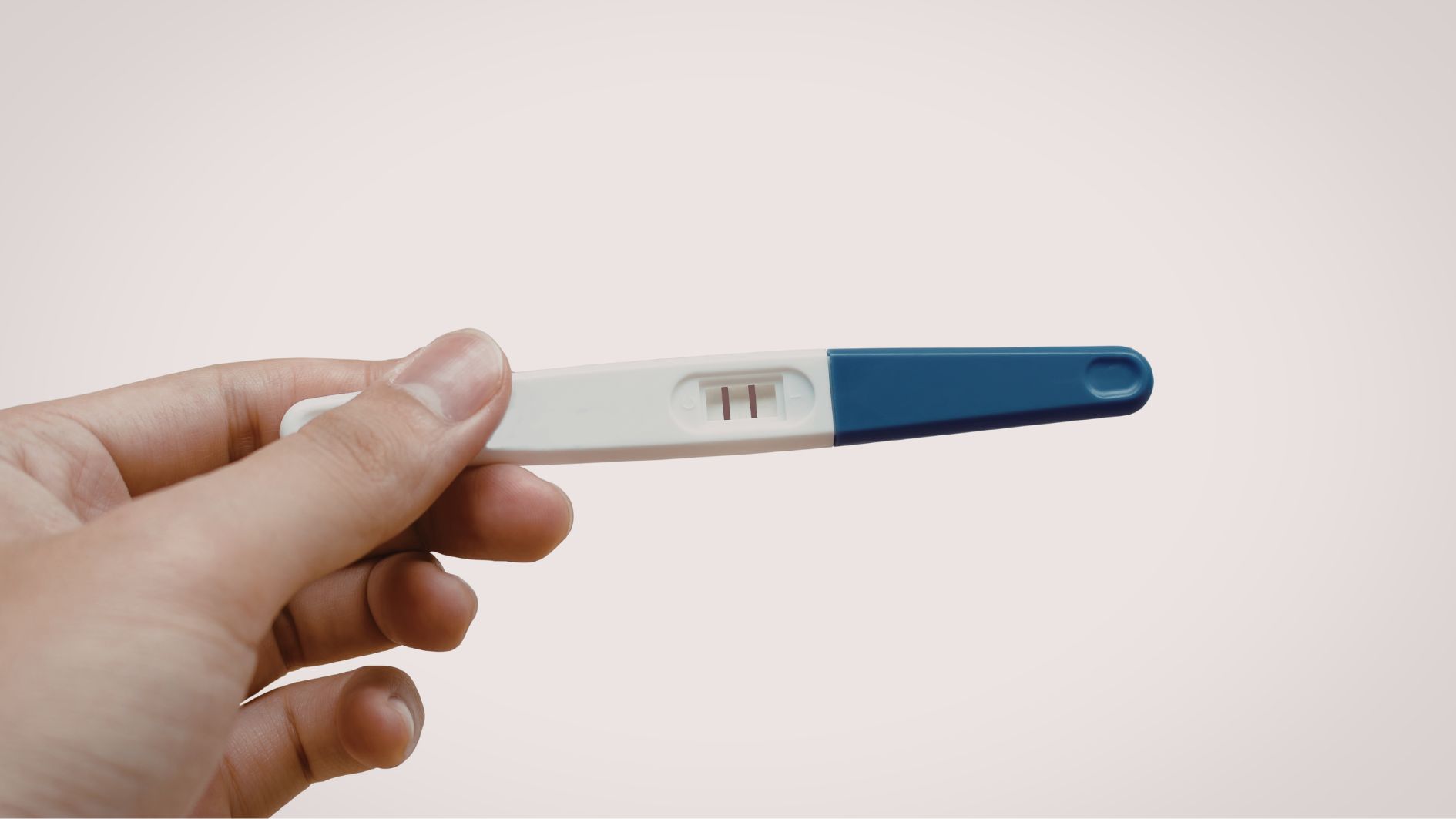 Bác sĩ khuyên nên siêu âm thai lần đầu sau khoảng 3 tuần kể từ khi que thử hiện 2 vạch