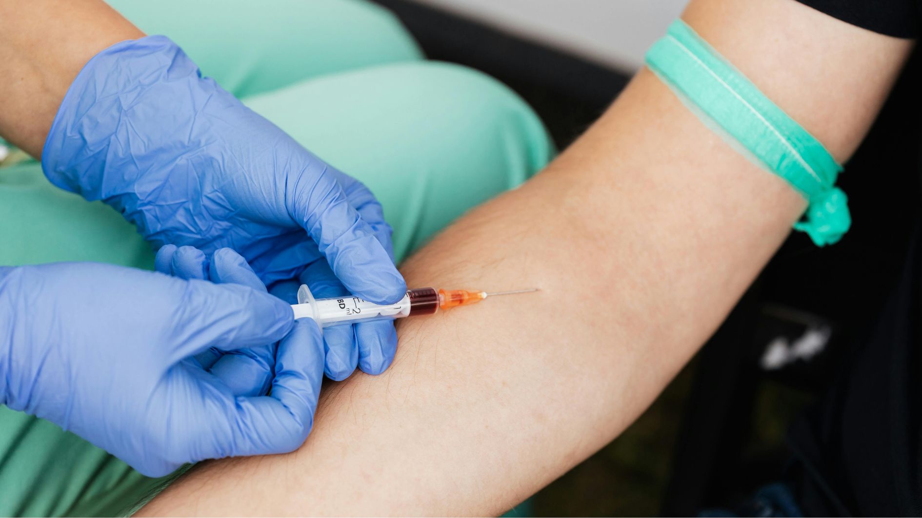 Bác sĩ chỉ định một số xét nghiệm cần thiết