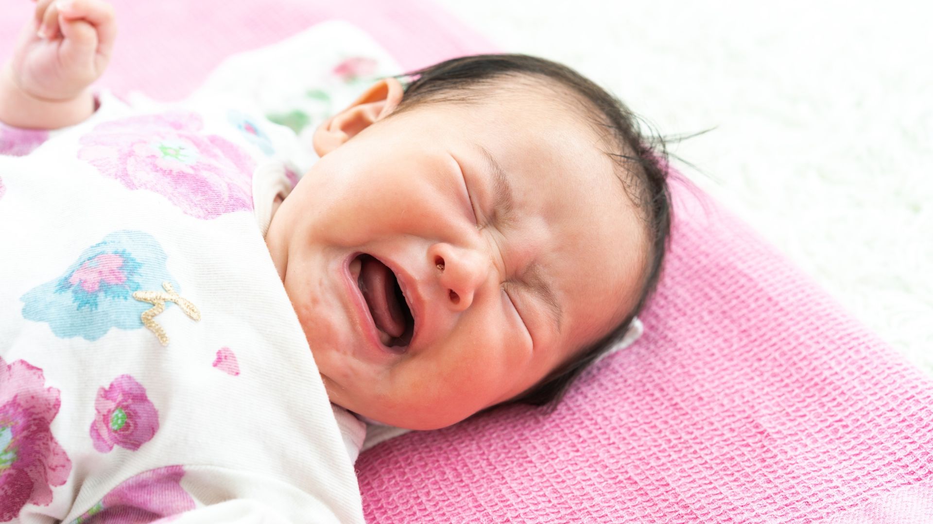 Trẻ sơ sinh khóc không có nước mắt là dấu hiệu của mất nước