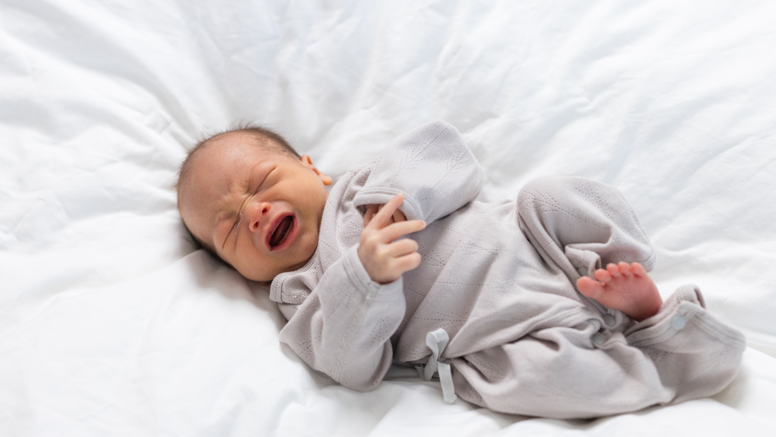 Nếu thóp phồng khi trẻ khóc nhiều không được xem là nguy hiểm