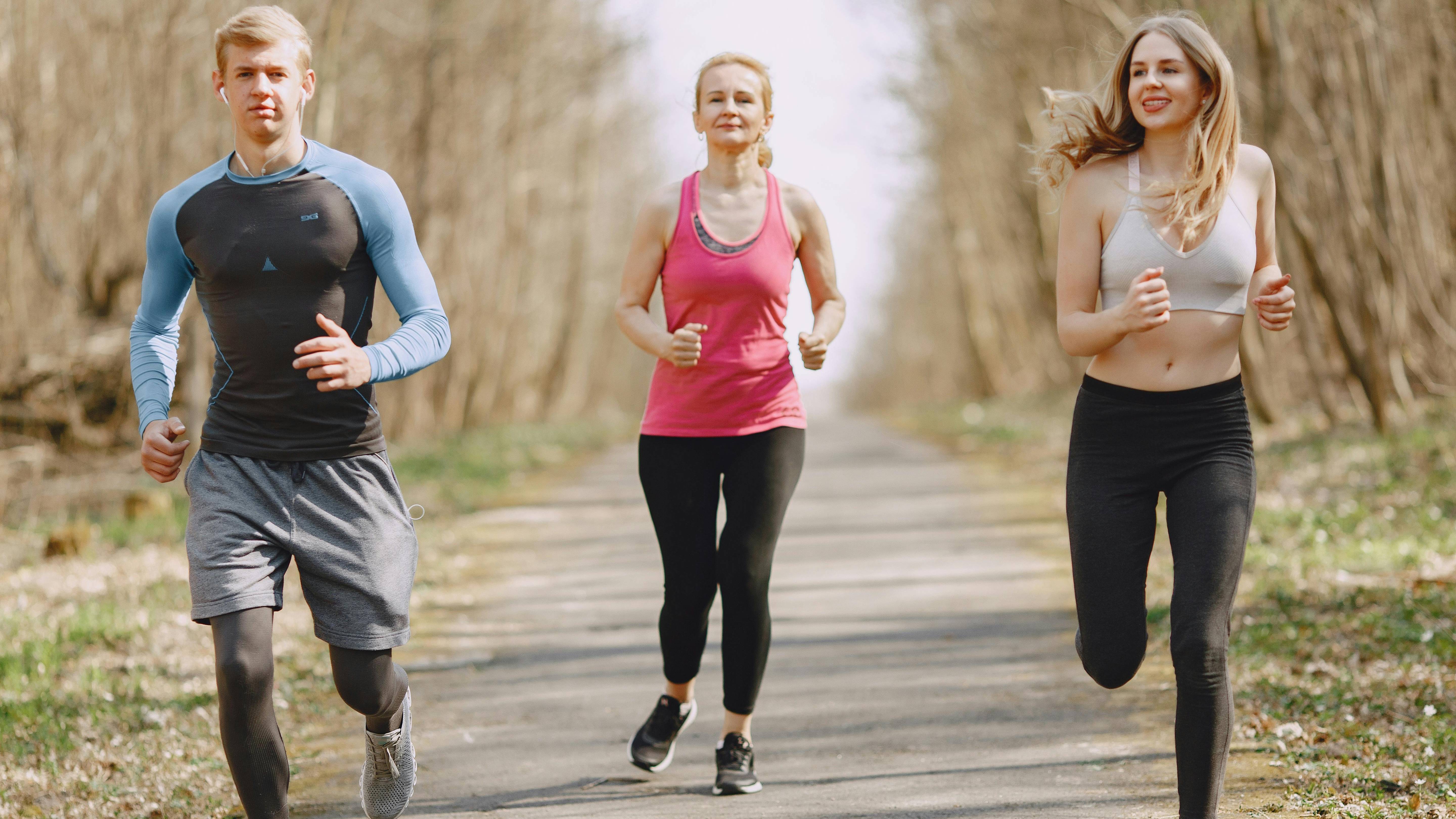 Vận động như chạy bộ giúp kích thích sản xuất hormone tăng trưởng tự nhiên