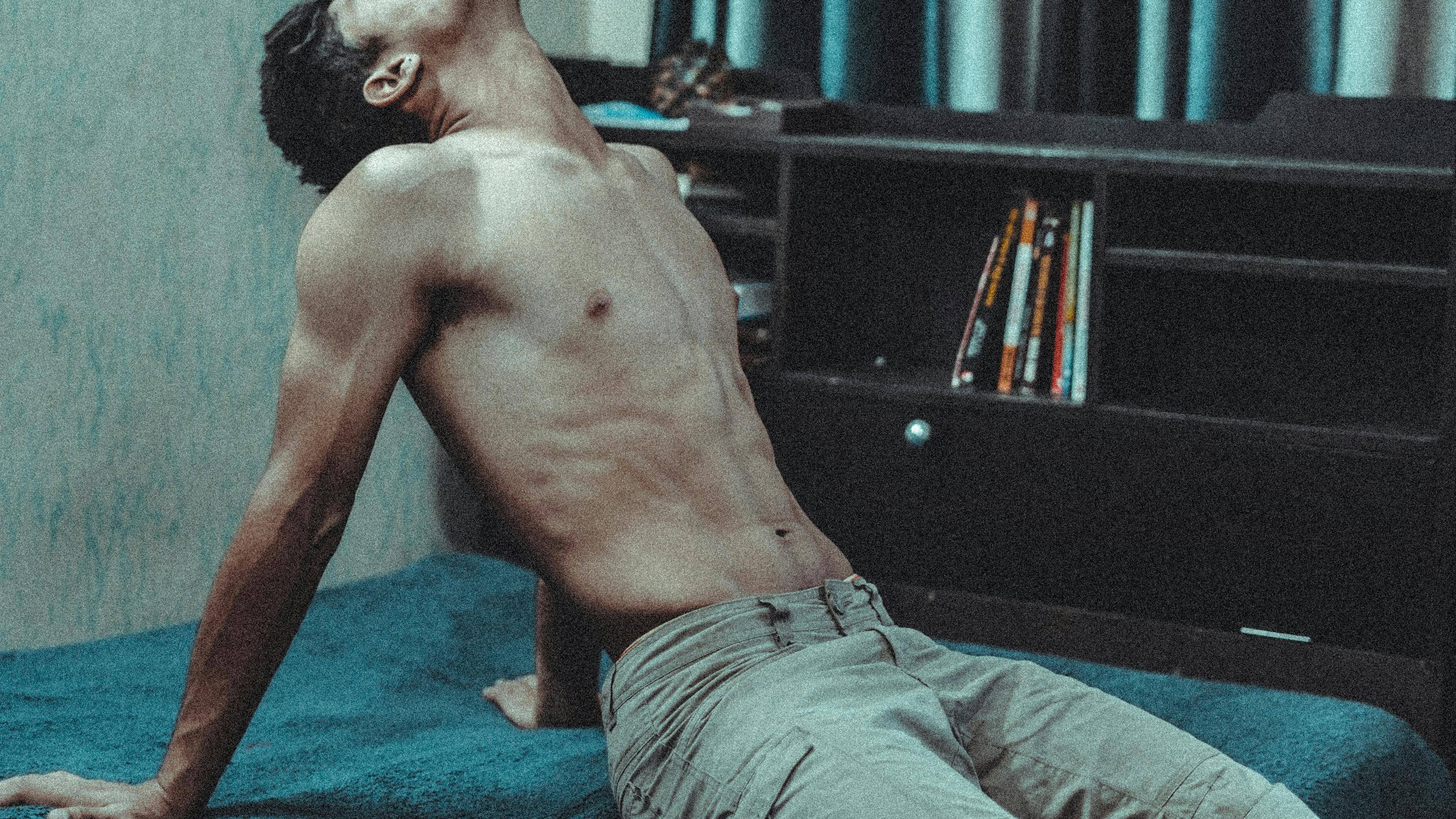 Nam giới lạm dụng thủ dâm có thể bị mệt mỏi kéo dài, giảm khả năng tập trung và suy nhược thể lực