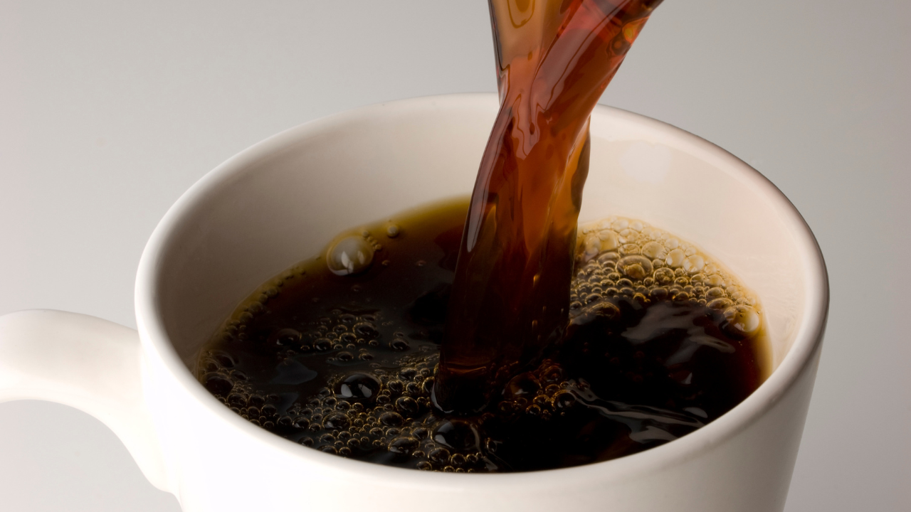 Người bị hội chứng ruột kích thích nên hạn chế uống cà phê