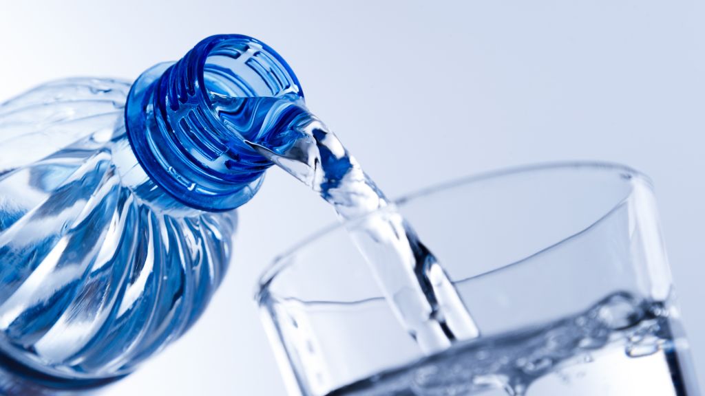 Việc duy trì đủ nước giúp cải thiện mức năng lượng và hỗ trợ hoạt động của các cơ quan