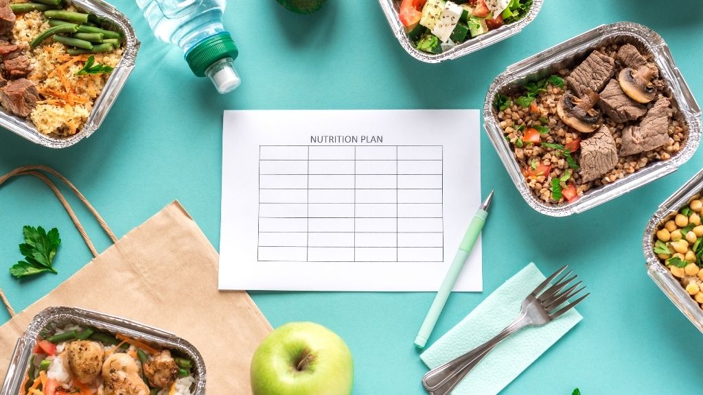 Nếu cảm thấy khó ăn một bữa lớn hoặc không thấy ngon miệng, hãy chia nhỏ khẩu phần thành các bữa ăn nhẹ