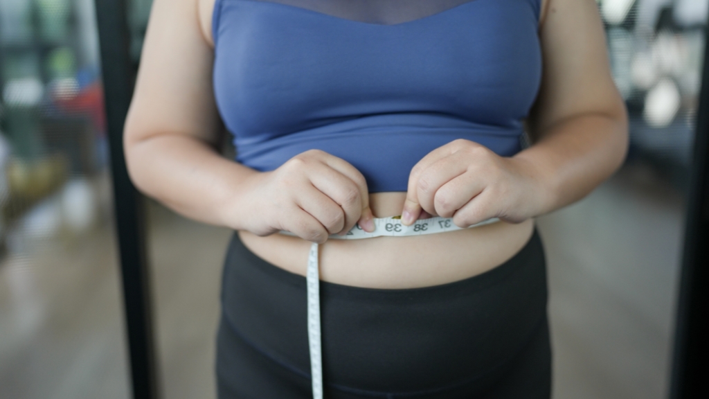 Người thừa cân, béo phì nên xét nghiệm nước tiểu định kỳ để sàng lọc sớm nguy cơ tiểu đường