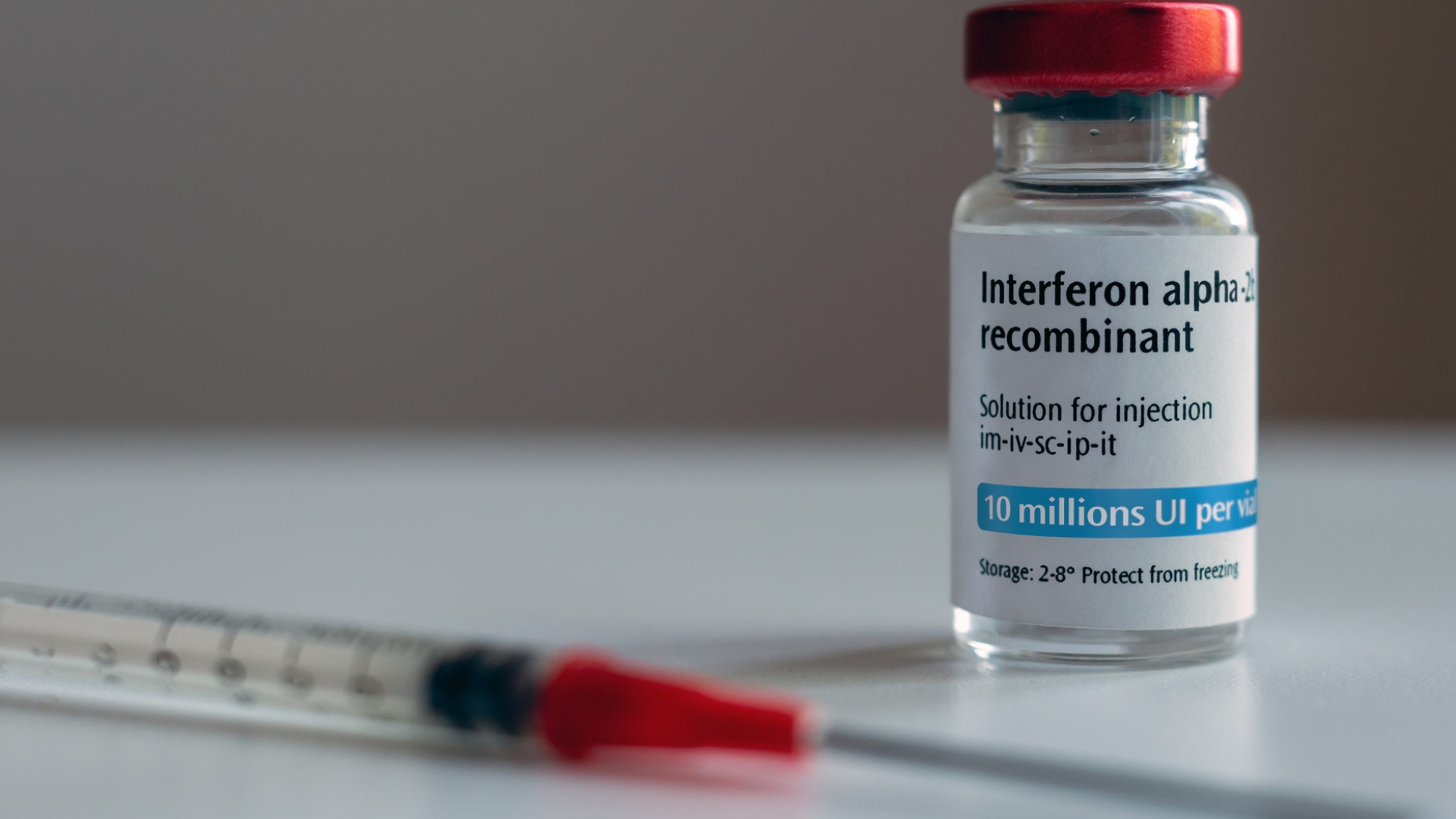 Thuốc tiêm interferon là nhóm thuốc giúp tăng cường miễn dịch để chống lại virus