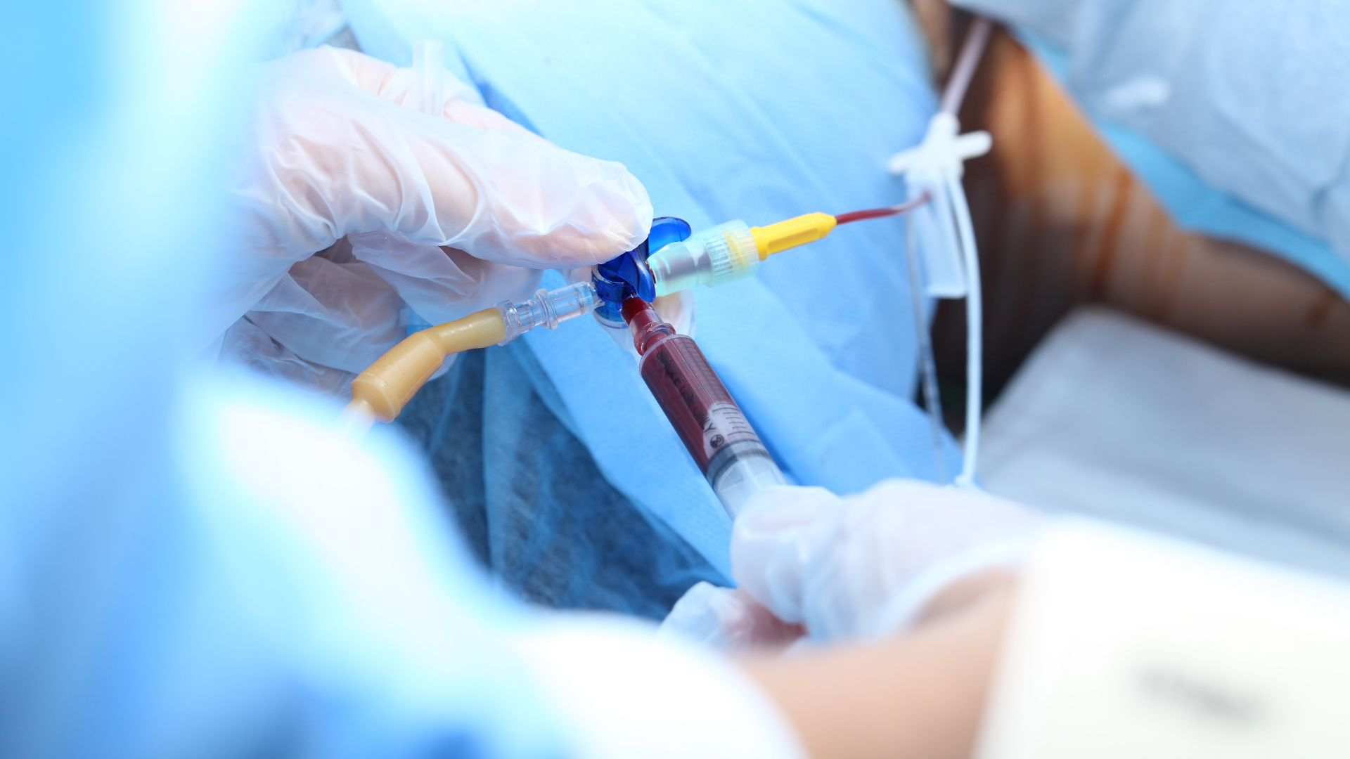 Virus HBV xâm nhập vào cơ thể thông qua đường máu