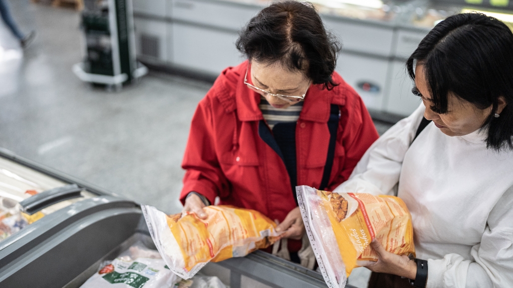 Ưu tiên thực phẩm đông lạnh có nguồn gốc rõ ràng, bao bì nguyên vẹn và nhãn mác đầy đủ