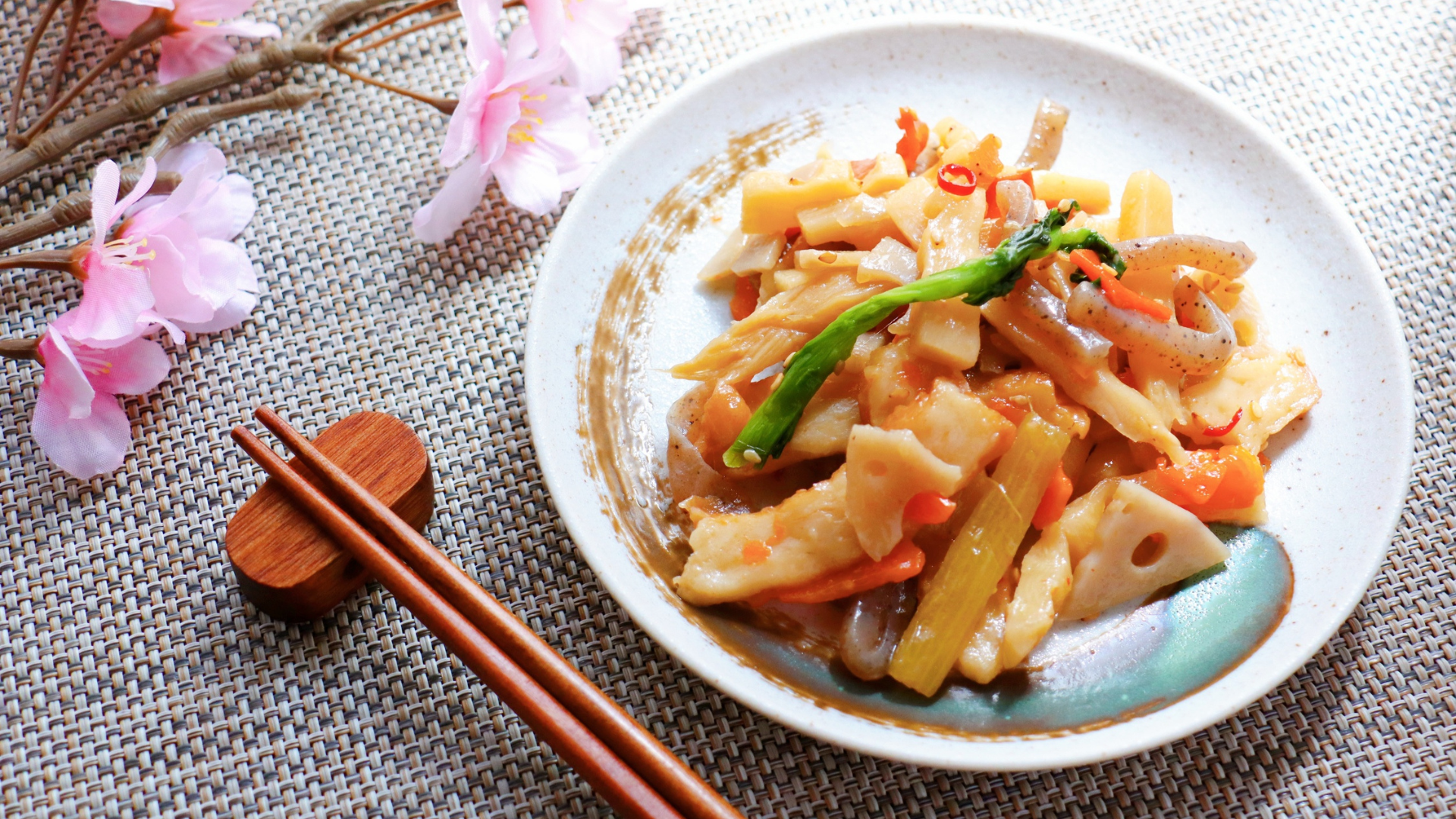 Một số loại rau được cho là có thể ảnh hưởng đến hoạt động của tuyến sữa, vậy nên mẹ không nên ăn nhiều