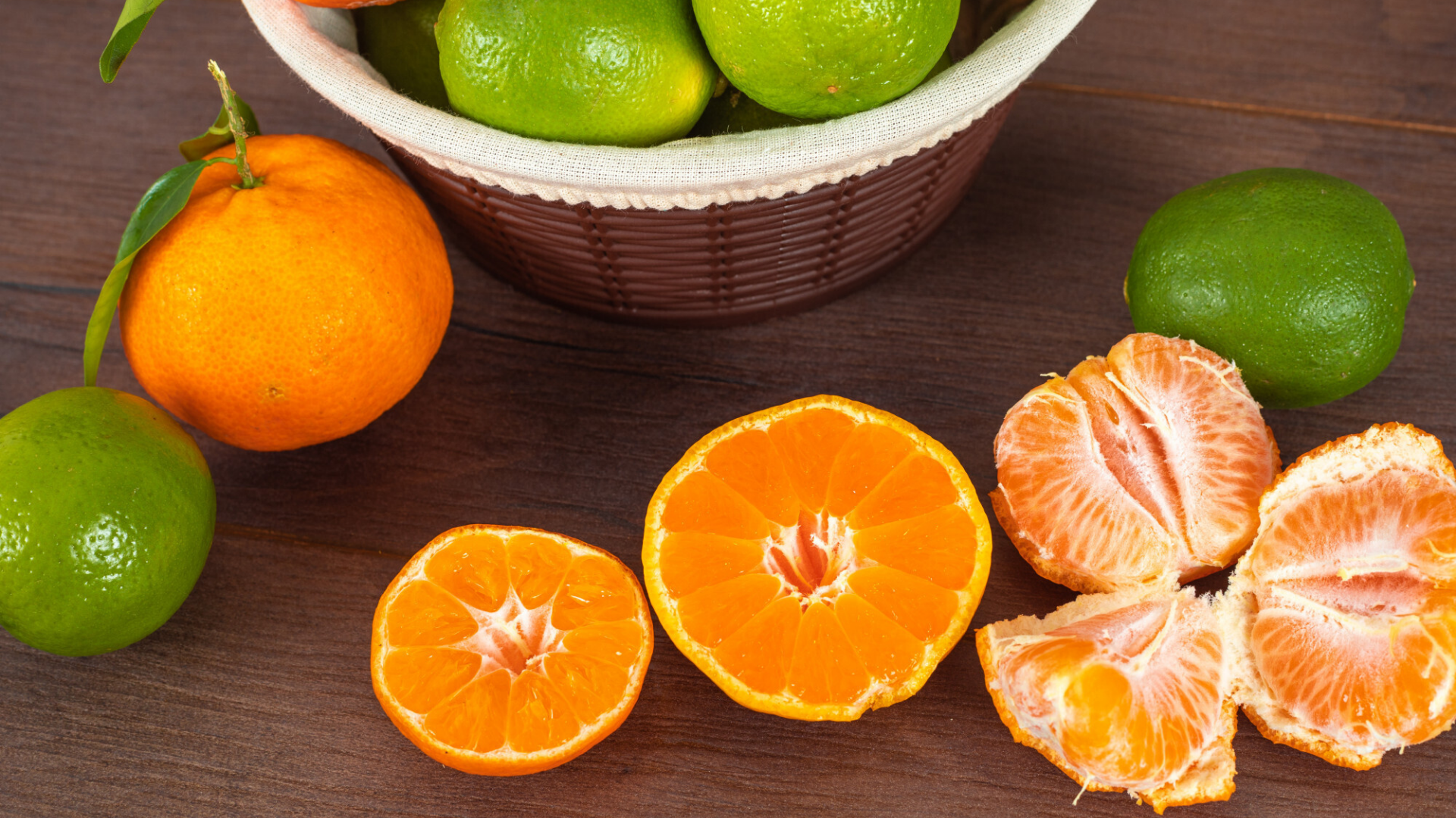 Cam và các loại trái cây họ cam quýt là lựa chọn hoàn hảo cho những ai muốn bổ sung acid folic tự nhiên