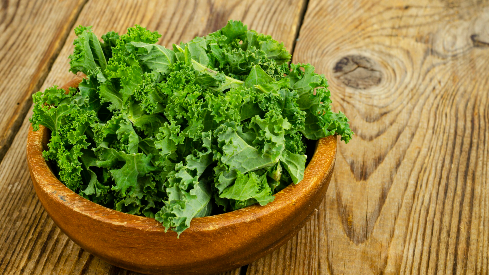 Rau cải xoăn giàu vitamin C, E và lutein, tốt cho làn da và đôi mắt